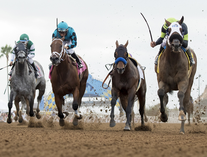 Drefong lost his rider as Ransom the Moon wins the Bing Crosby Stakes