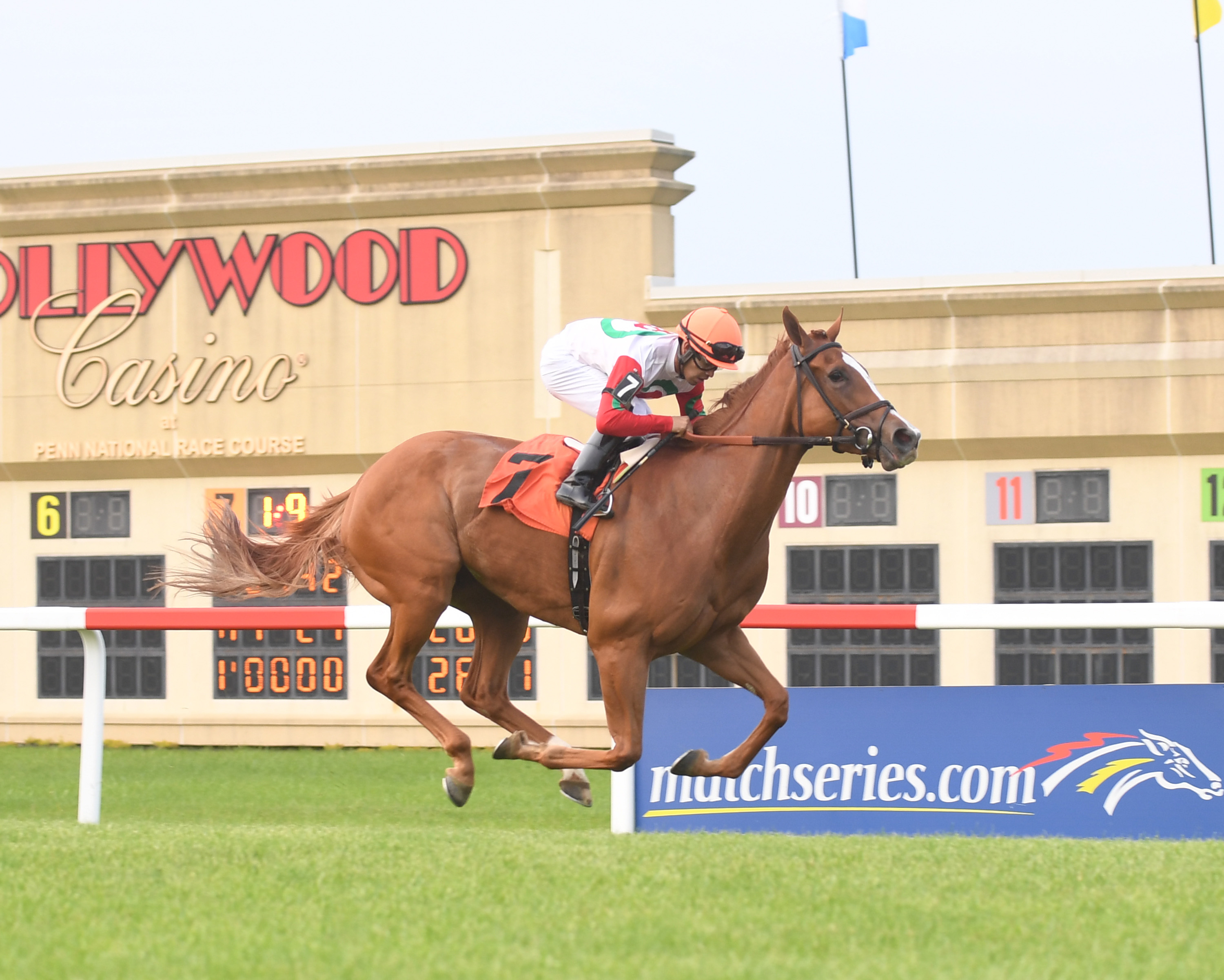 Regal Glory wins the 2019 Penn Oaks