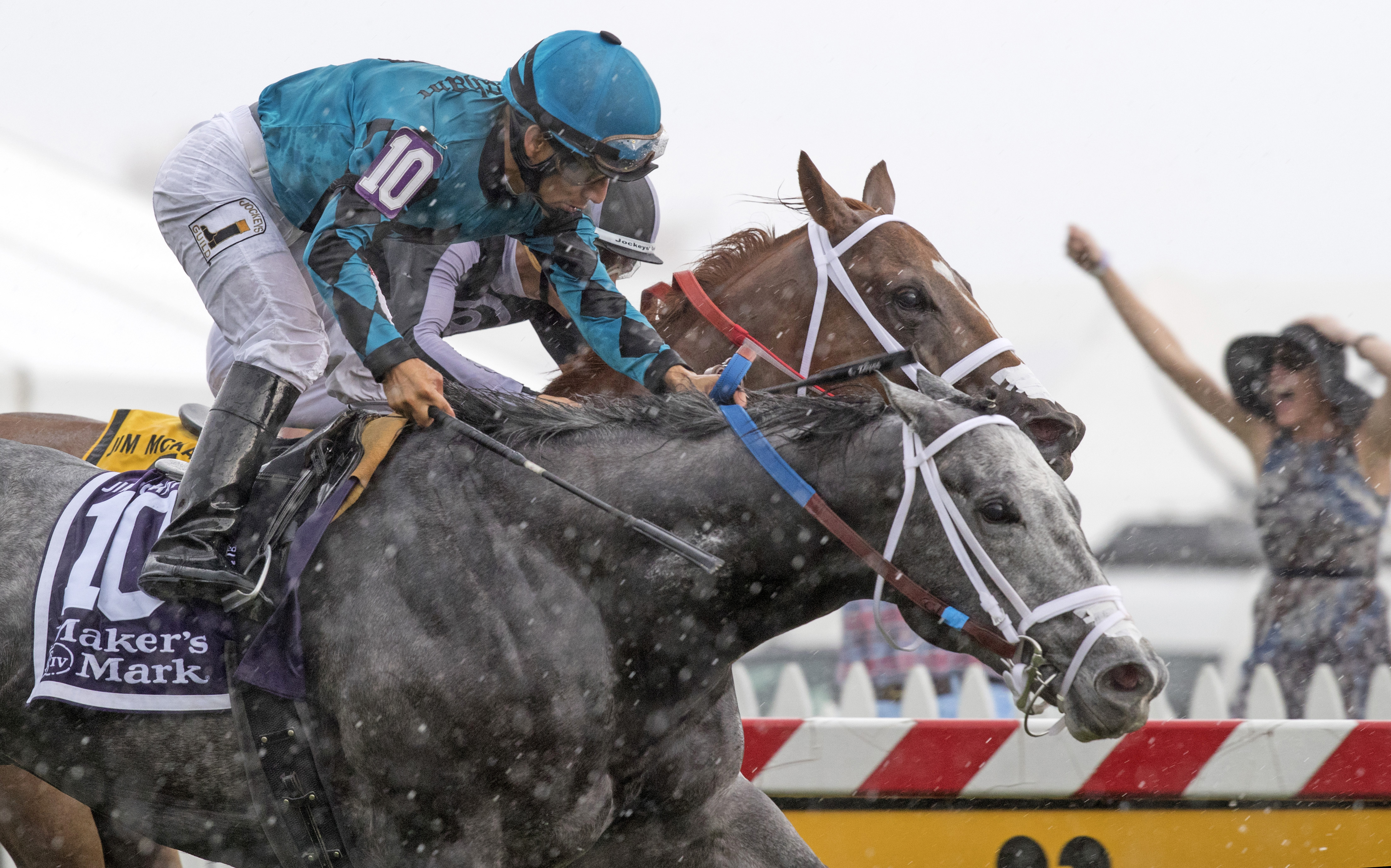 Richards Boy wins the 2017 Jim McKay Turf Sprint