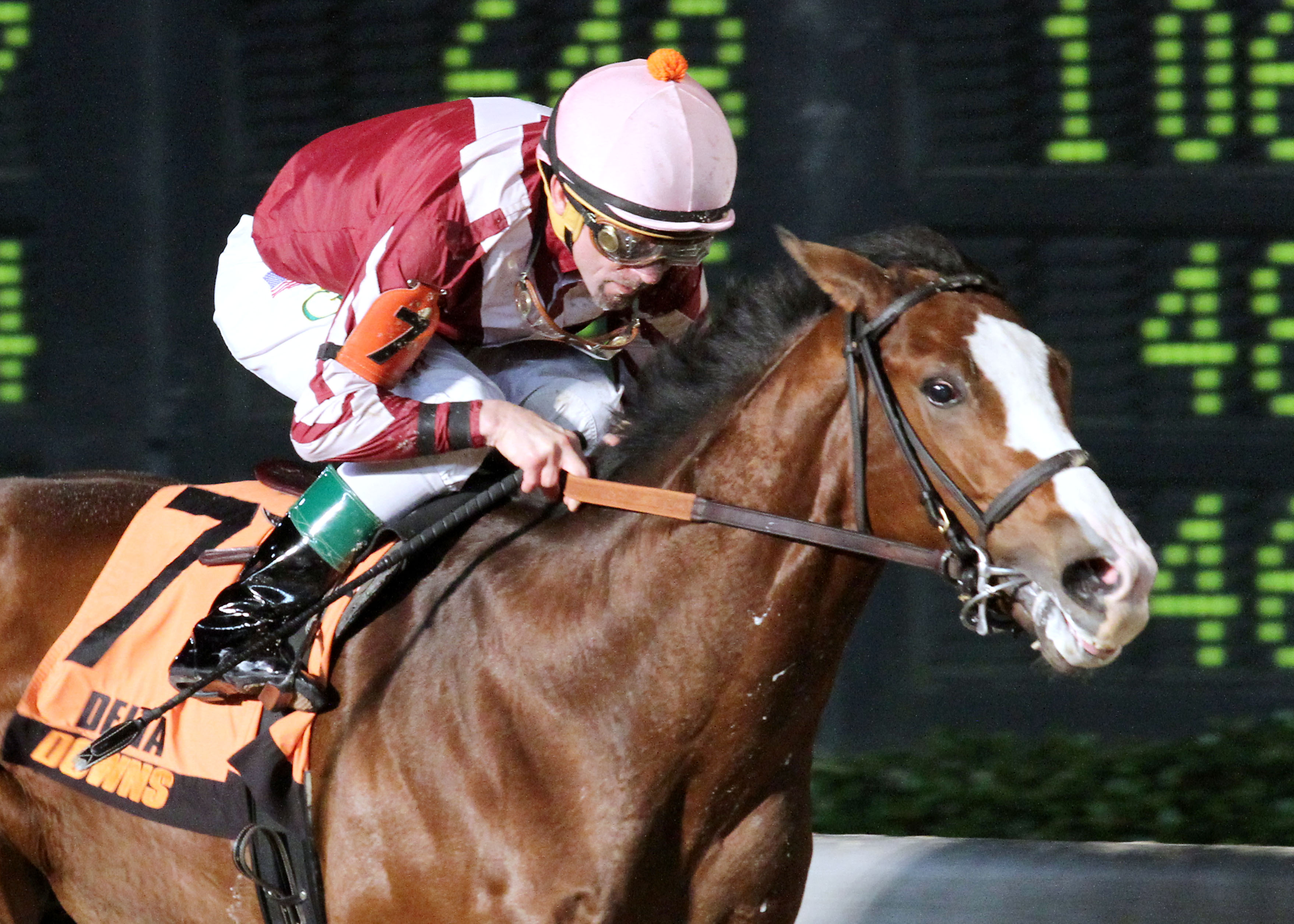 Rise Up wins the Jean Lafitte