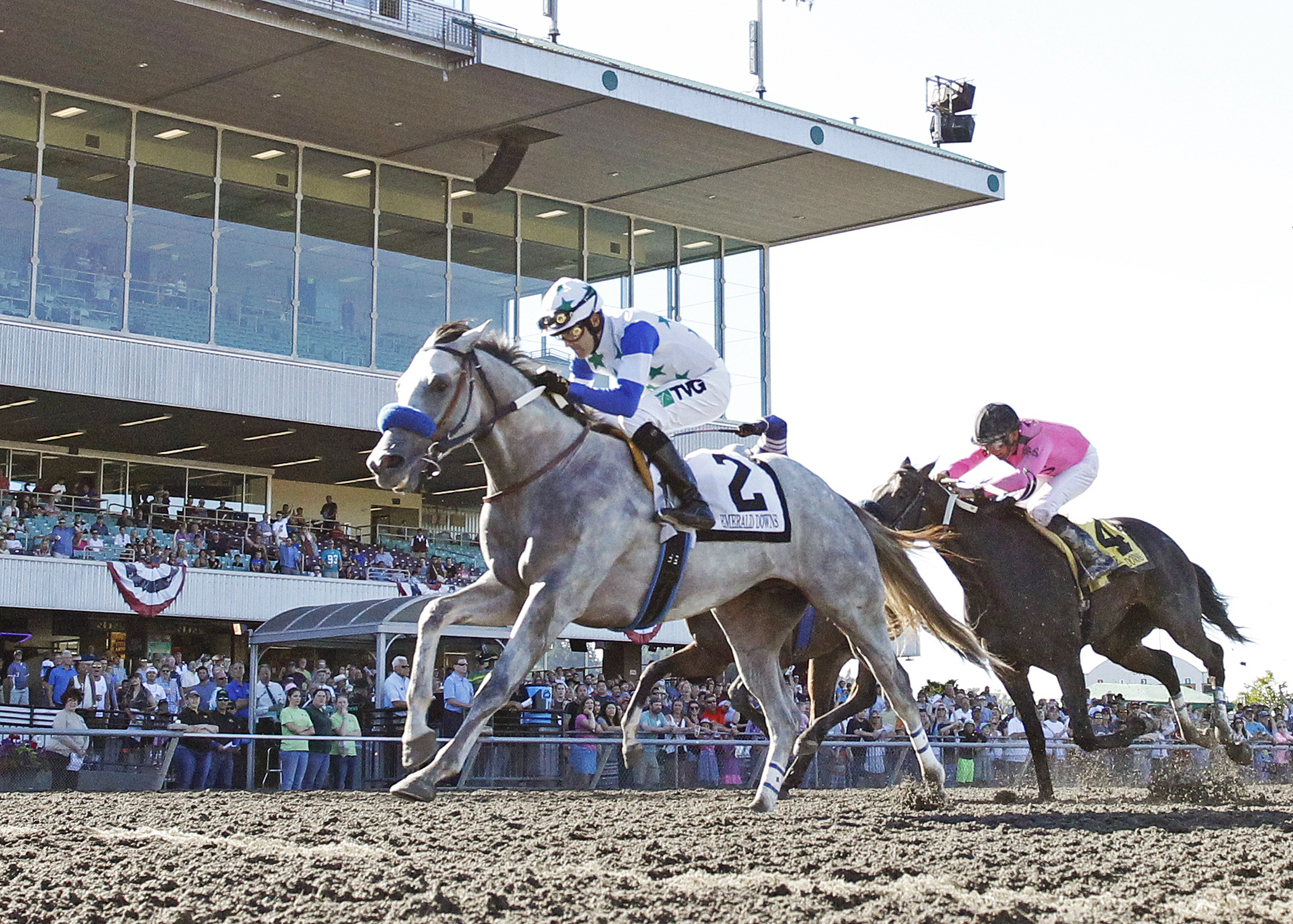 Riser wins the 2017 Emerald Derby