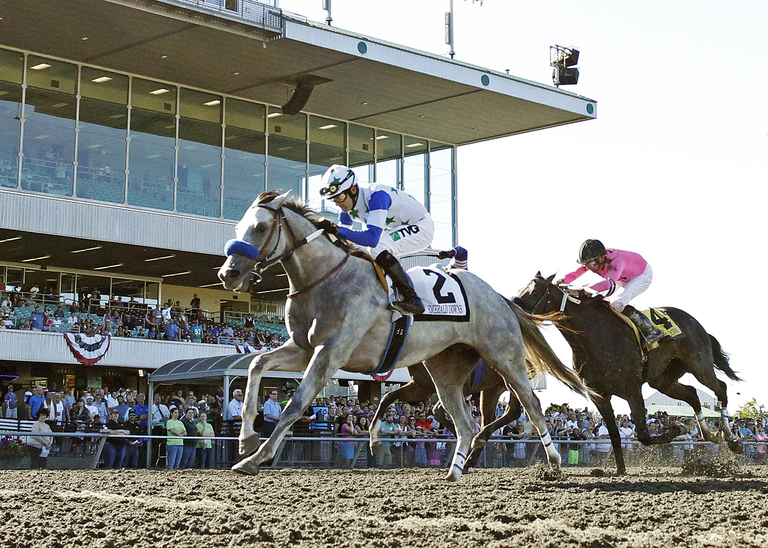 Riser wins the 2017 Emerald Derby