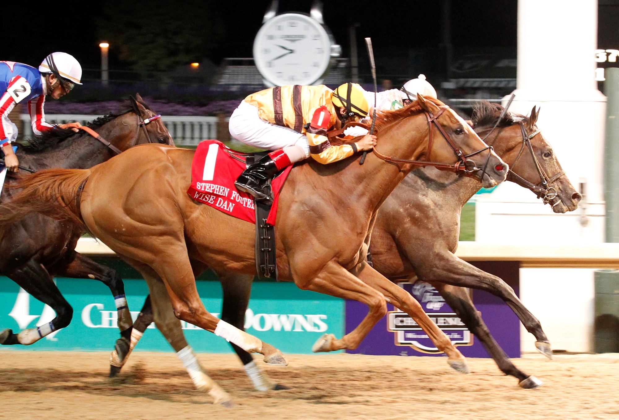 Ron the Greek (inside) beats Wise Dan in Foster