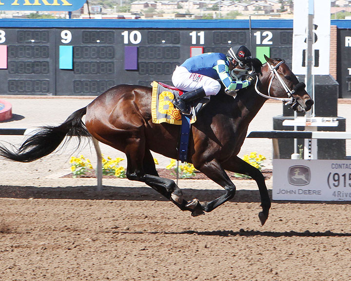 Runaway Ghost wins the Sunland Park Handicap