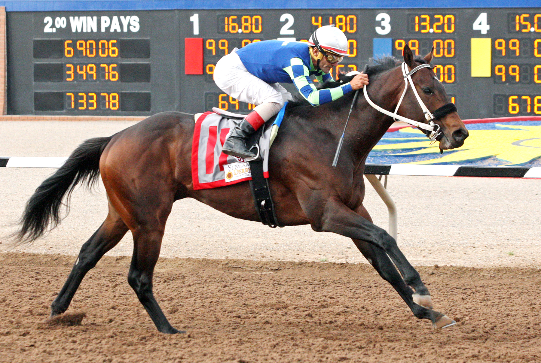 Runaway Ghost wins the 2018 Sunland Derby