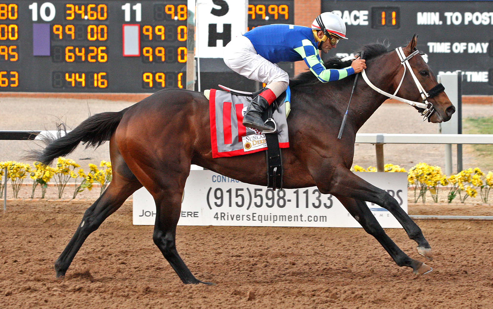 Runaway Ghost wins 2018 Sunland Derby