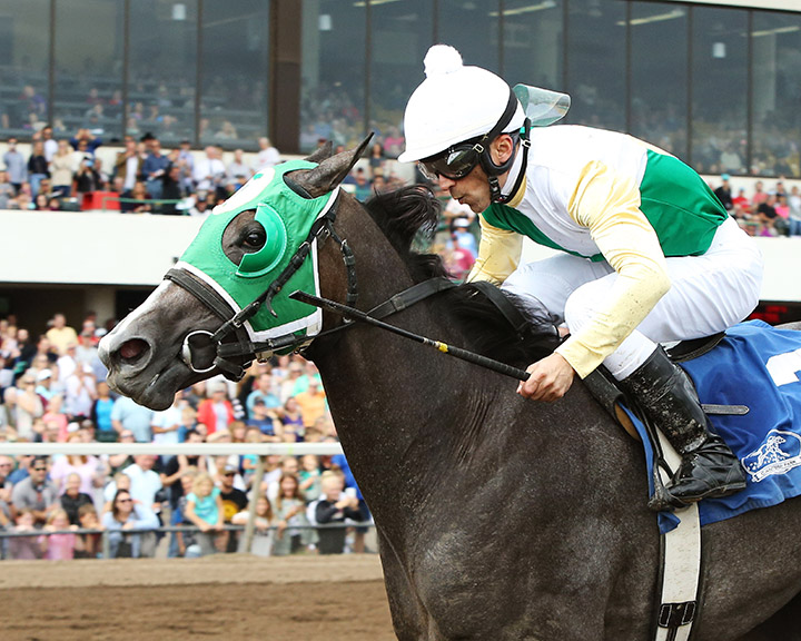 Rush Hour Traffic wins the 2019 Northern Lights Debutante at Canterbury Park