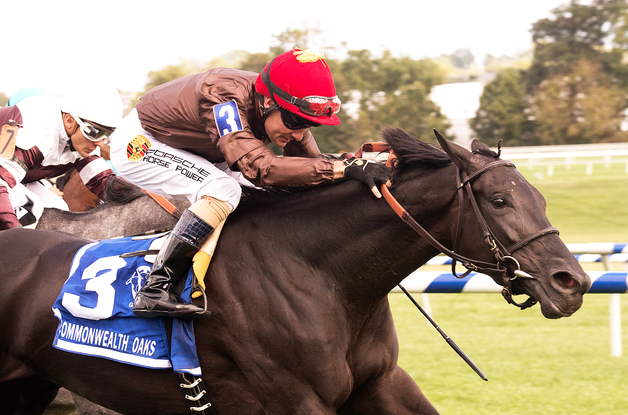 Rymska wins the 2017 Commonwealth Oaks