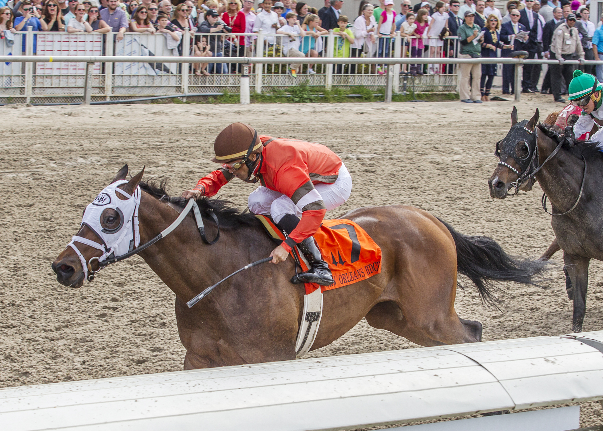 S'maverlous wins the New Orleans Handicap