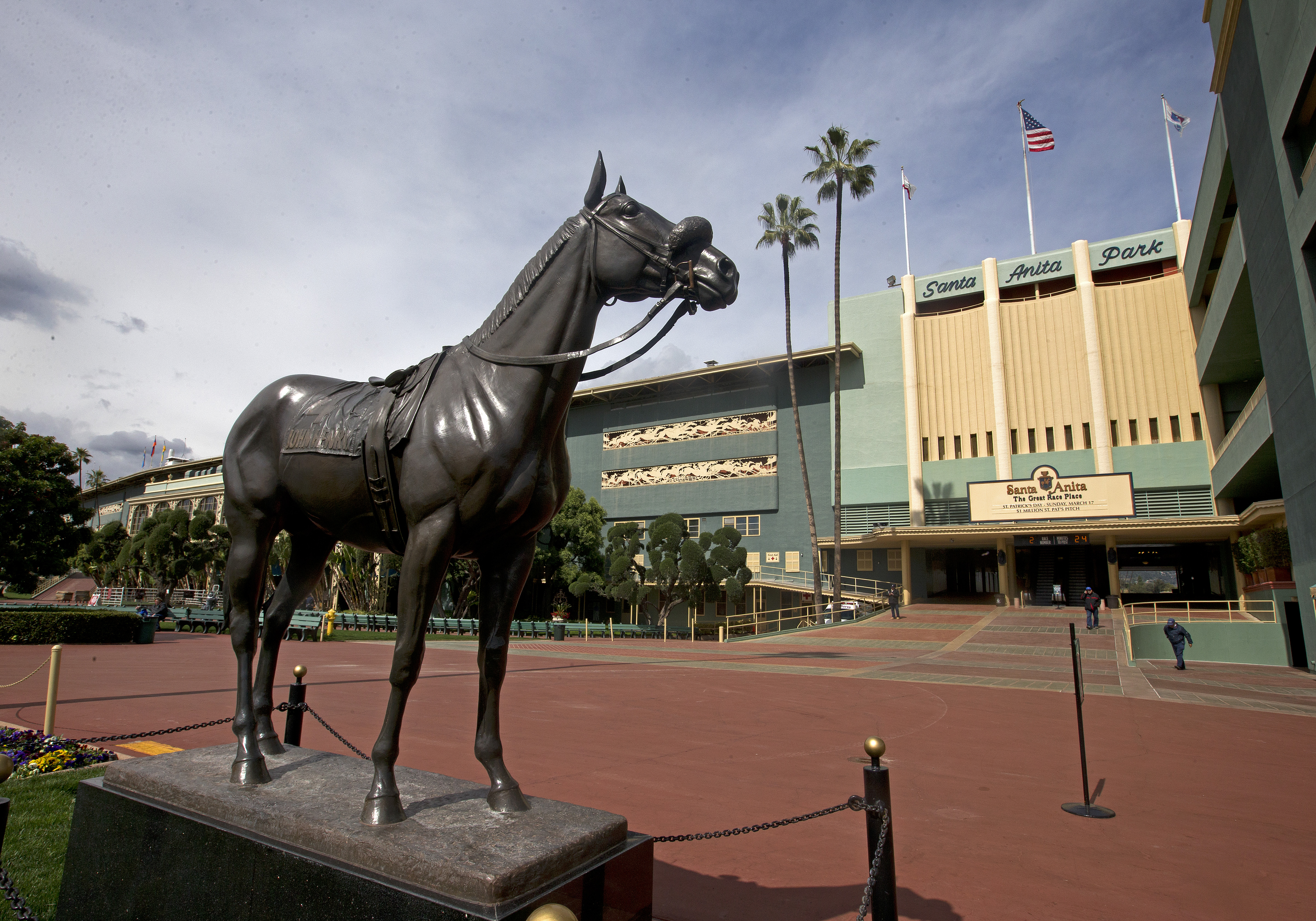 John Henry statue at Santa Anita Park