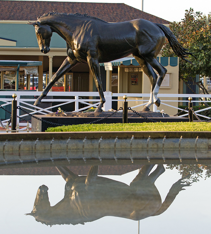 Zenyatta statue at Santa Anita