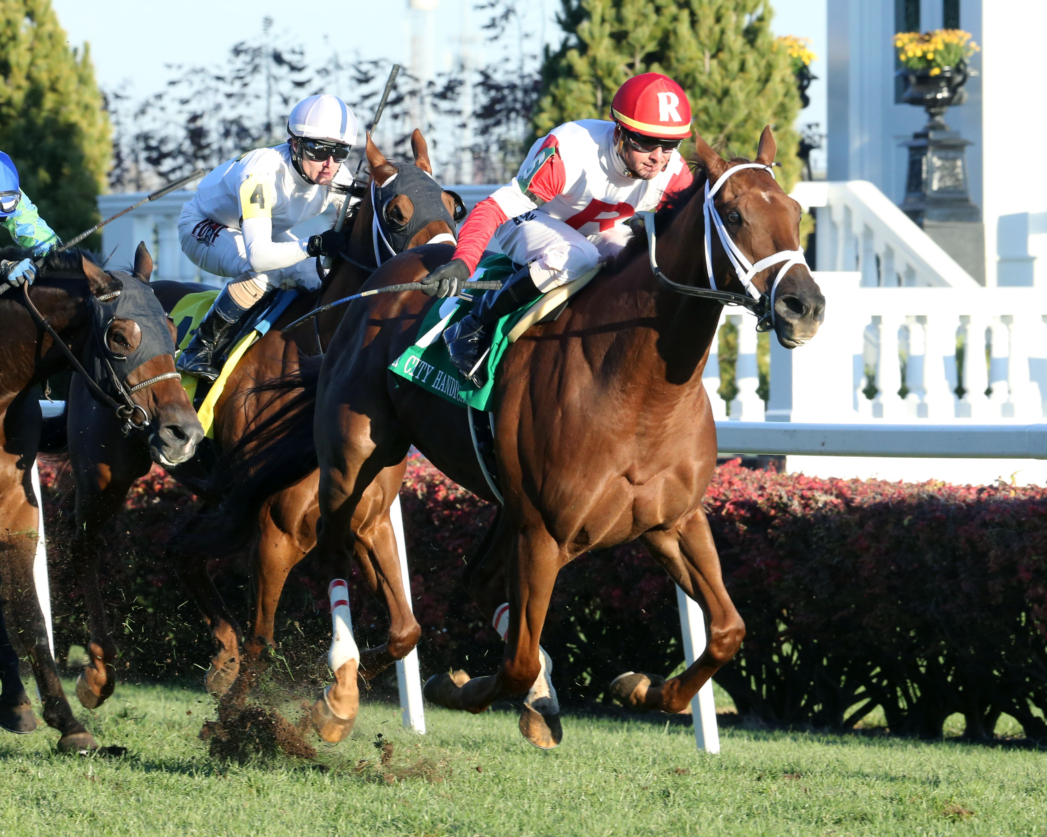 Shining Copper wins the 2017 River City Handicap