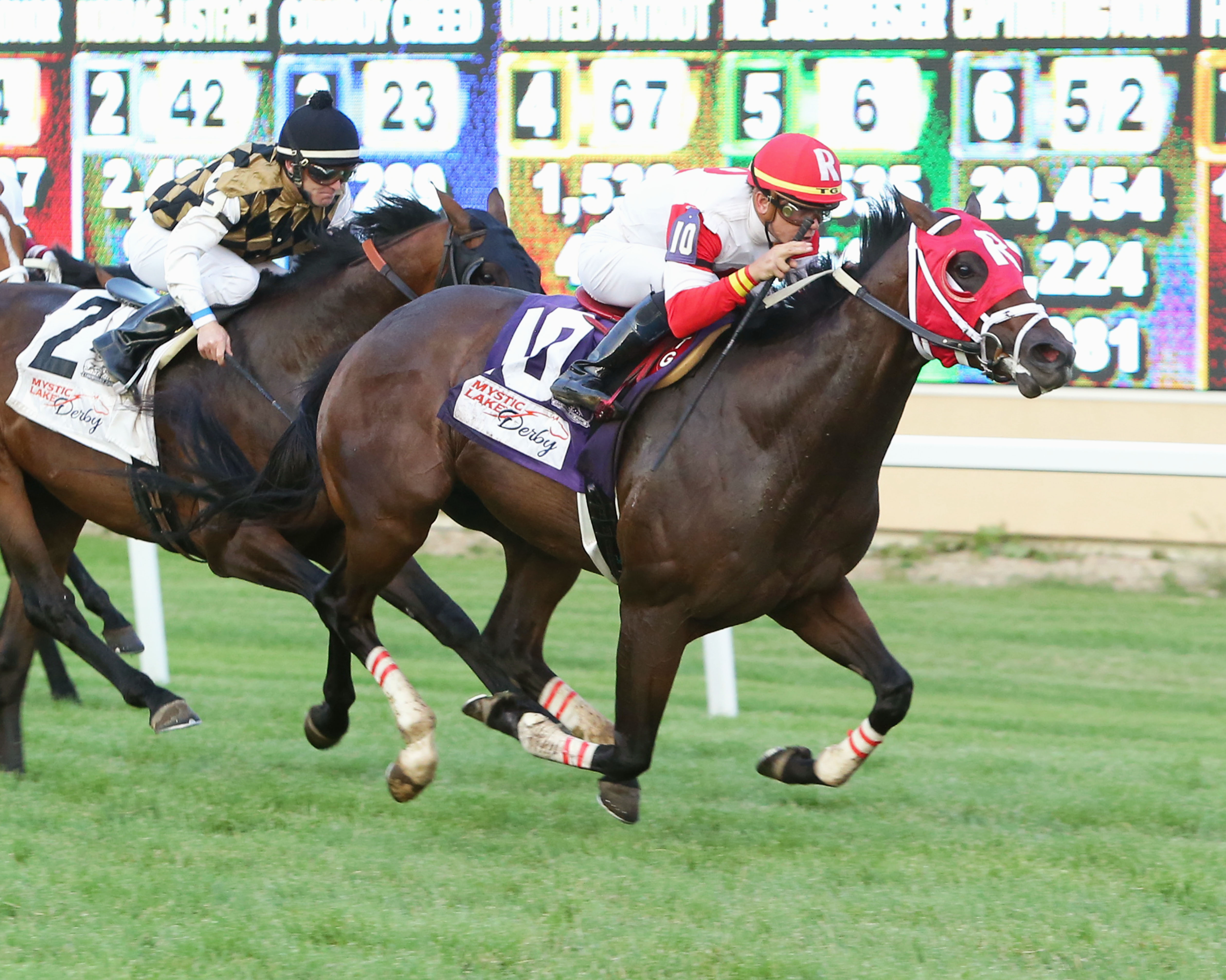 Sniper Kitten wins the 2018 Mystic Lake Derby