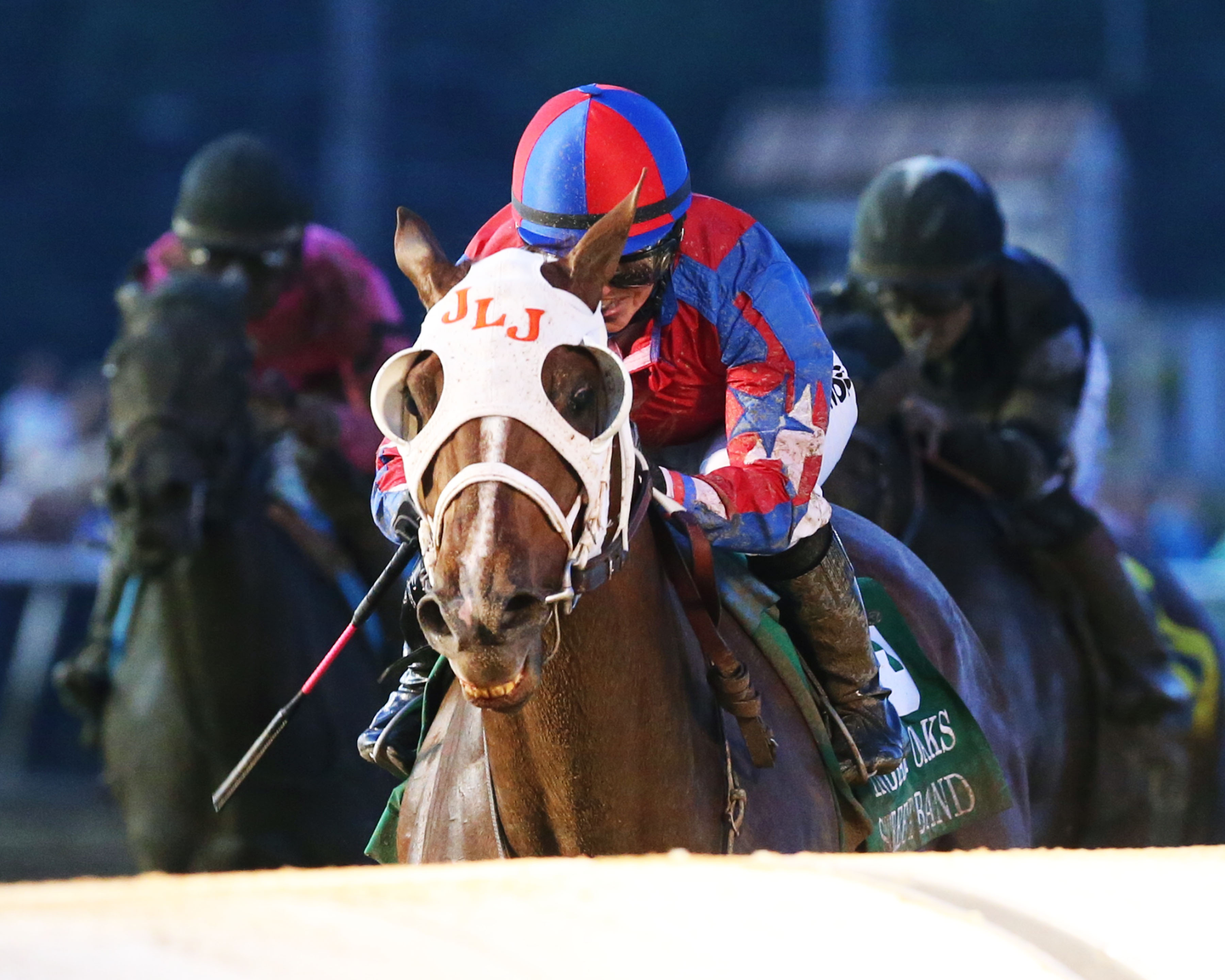 Street Band wins the 2019 Indiana Oaks
