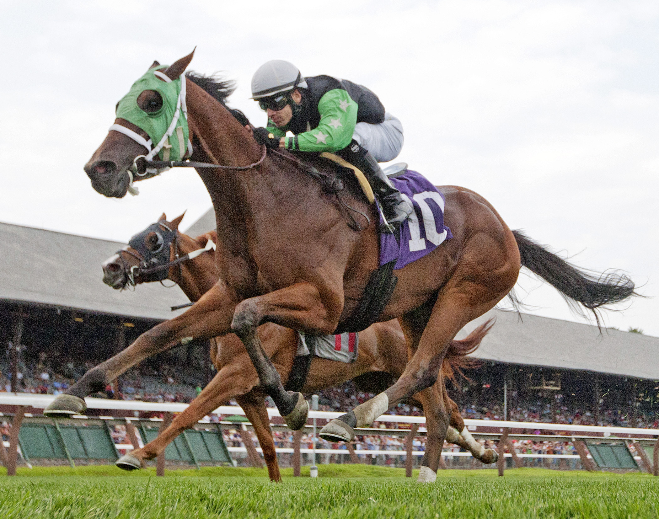 Sandy'z Slew wins an allowance race