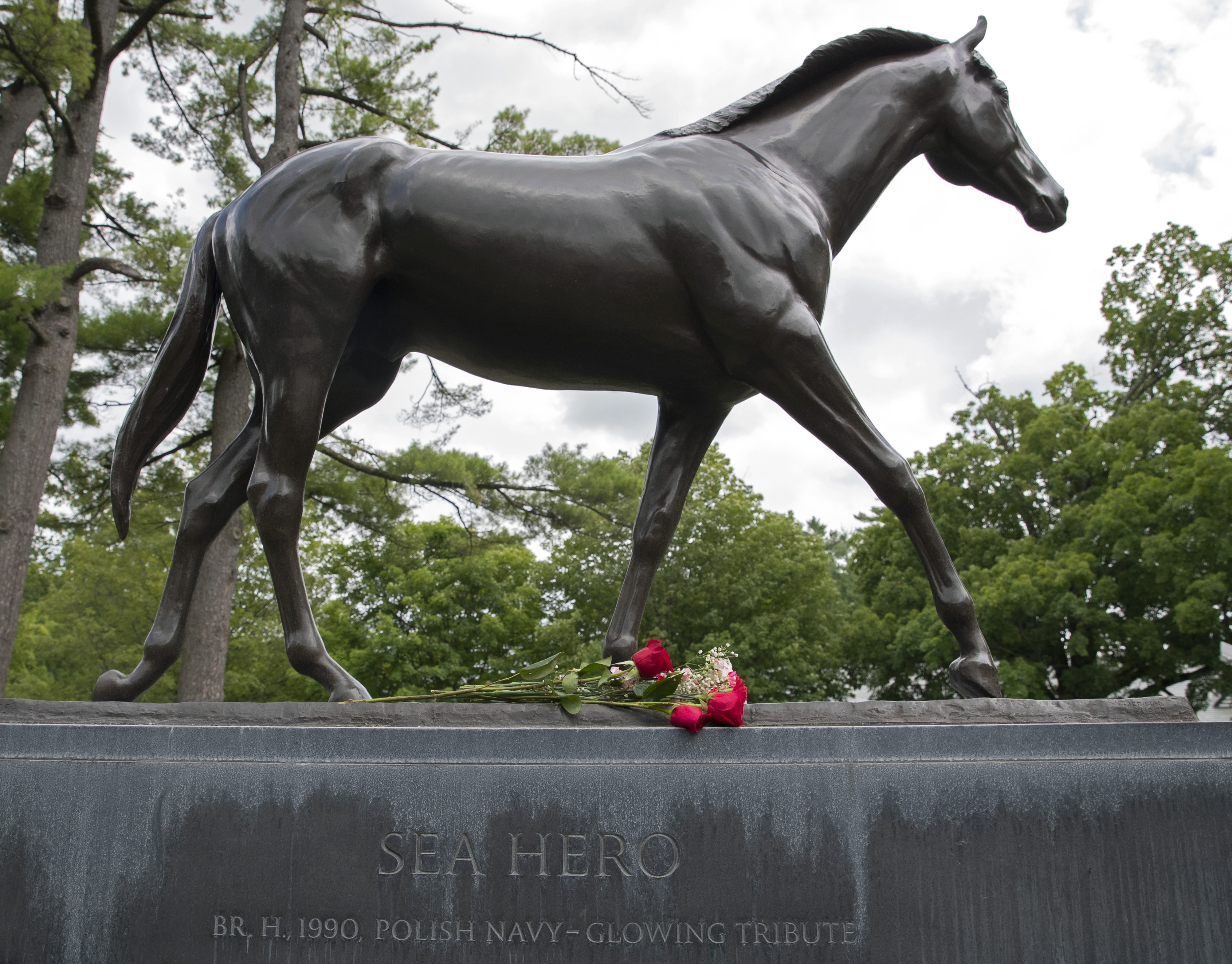 Flowers on the Sea Hero statue at Saratoga Race Course 7.11.19
