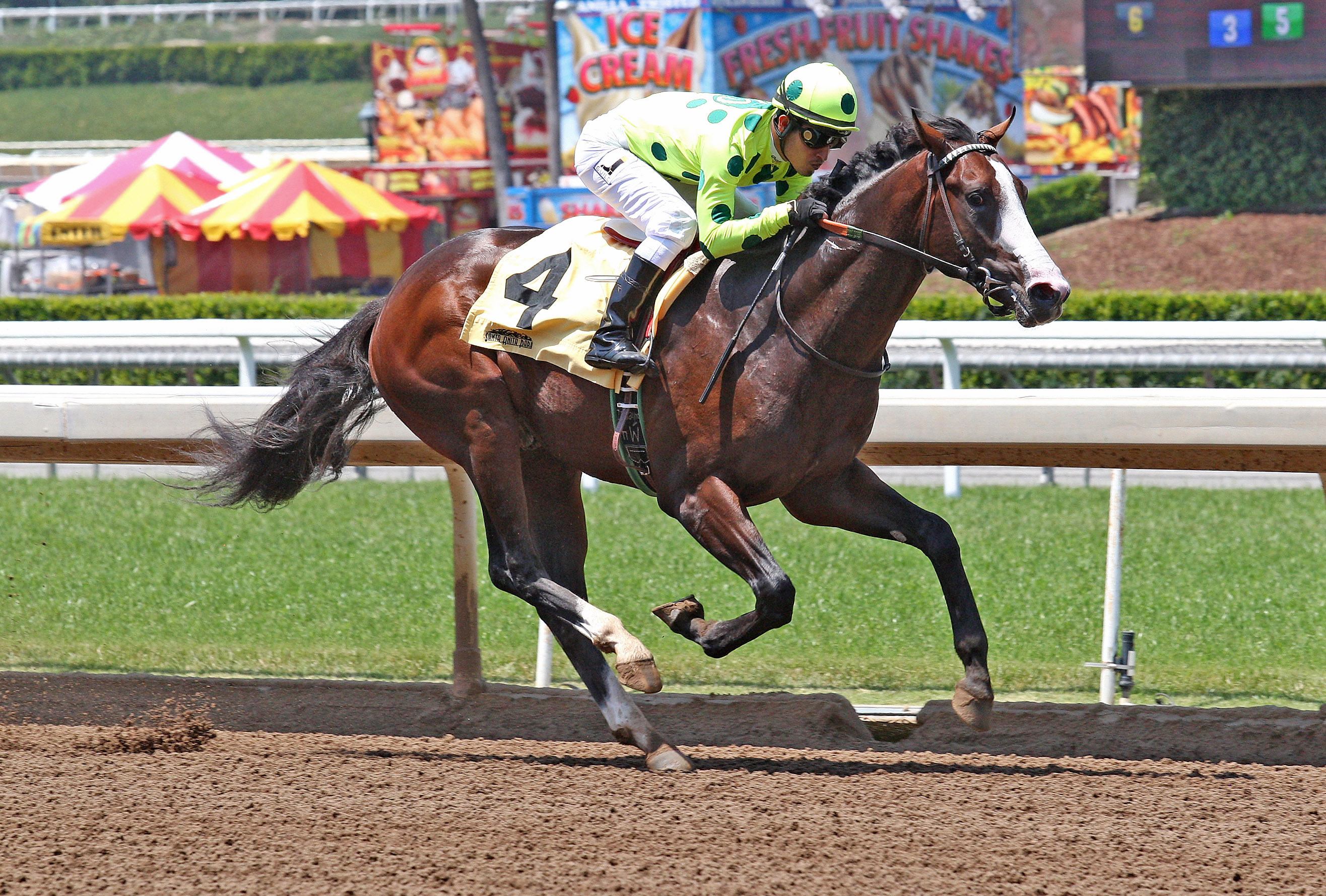 Secret House wins a maiden race