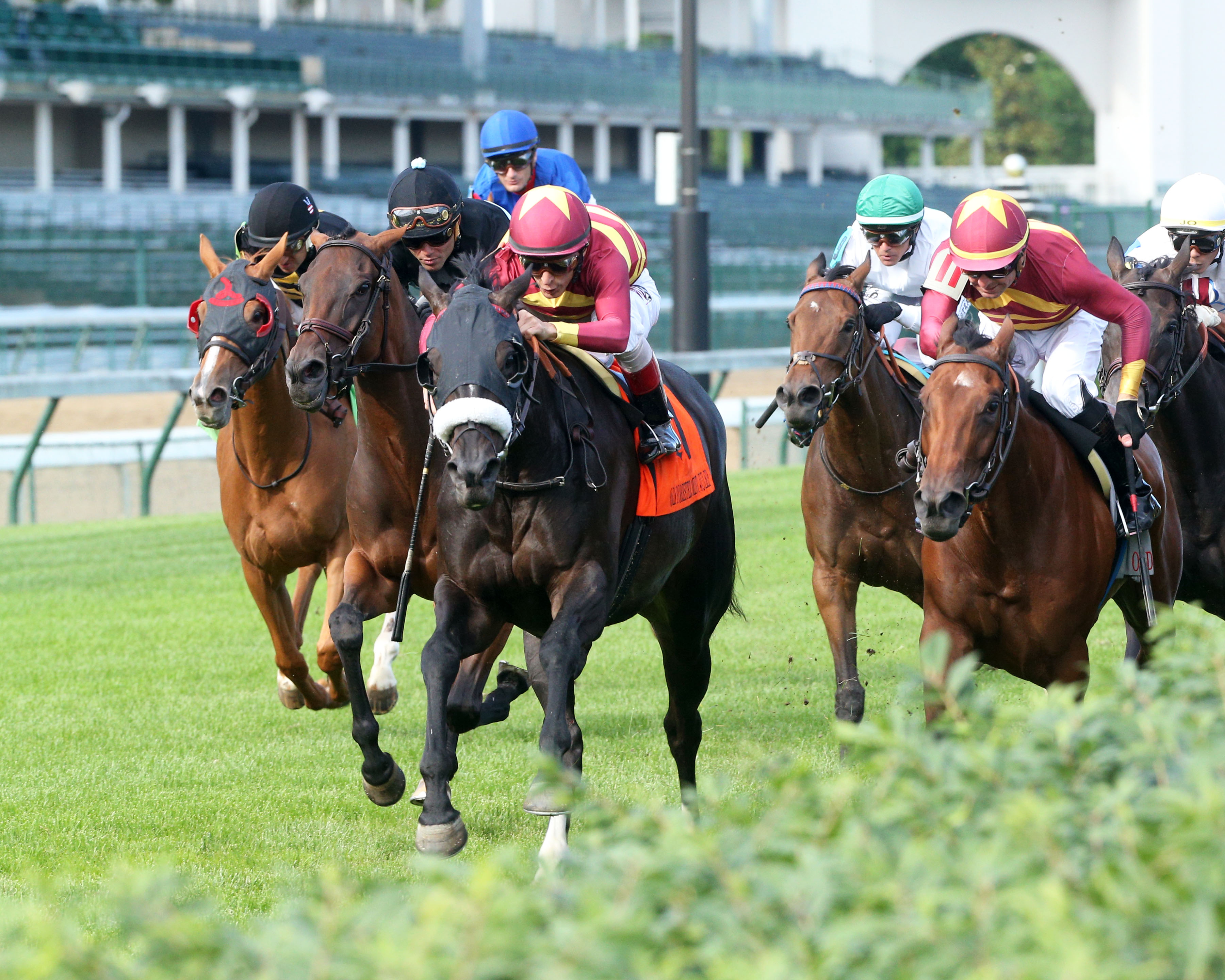 Secret Message (center) wins the Mint Julep.CO 5-30-2020