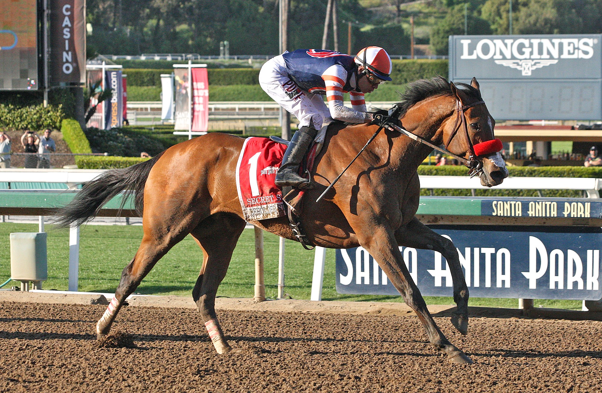 Secret Spice wins the 2019 Beholder Mile