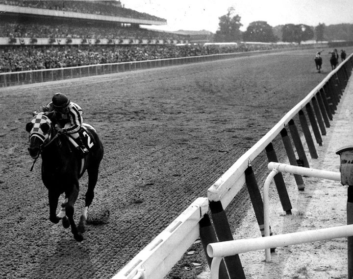 Secretariat wins the 1973 Belmont Stakes at Belmont Park