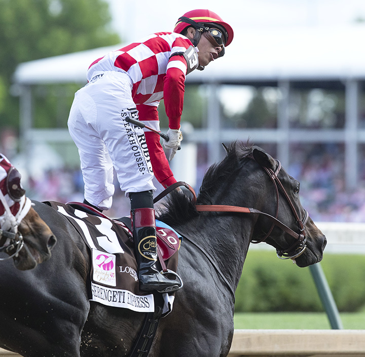 Serengeti Empress wins the 2019 Kentucky Oaks