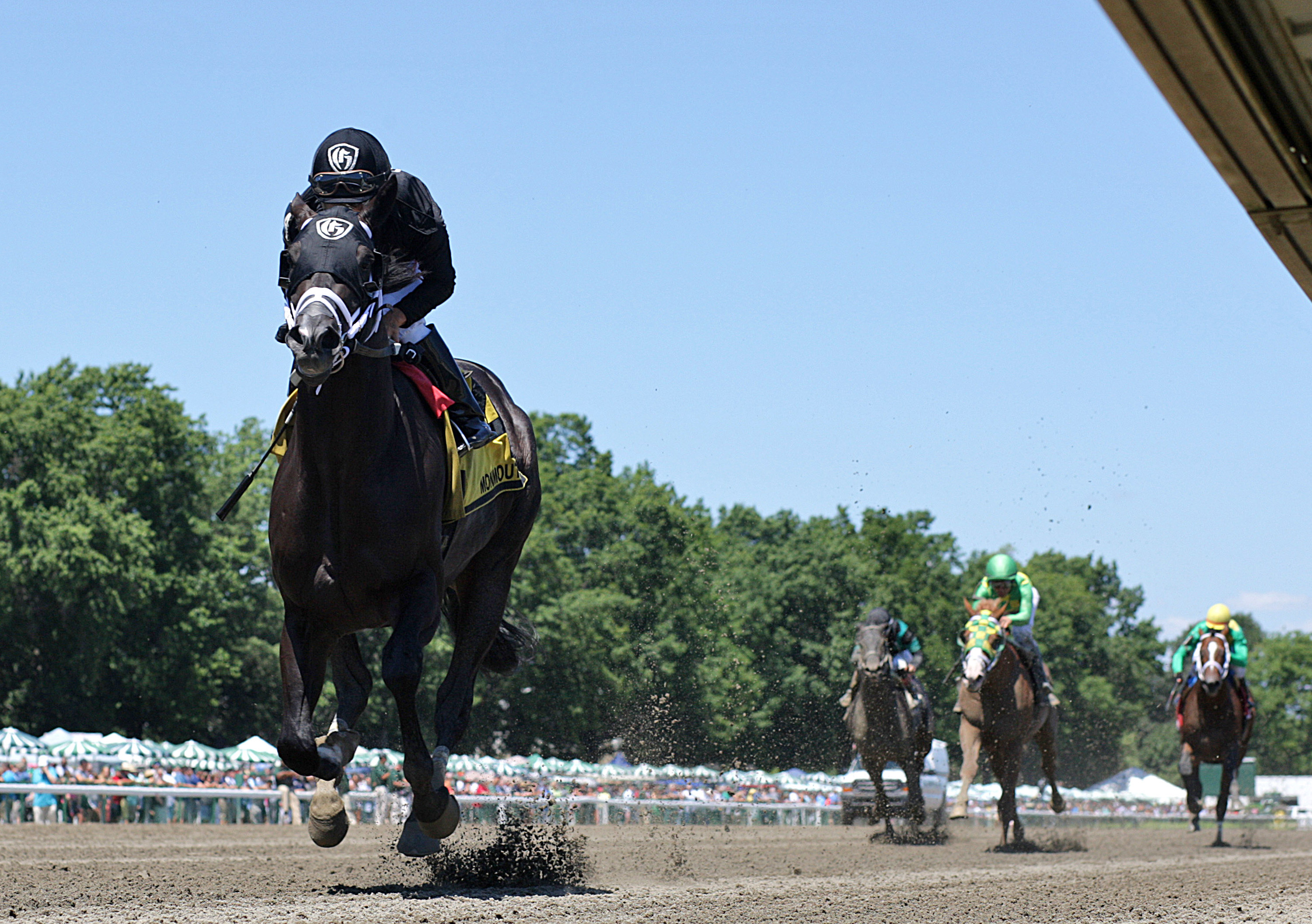 Sharp Azteca wins the 2017 Monmouth Cup