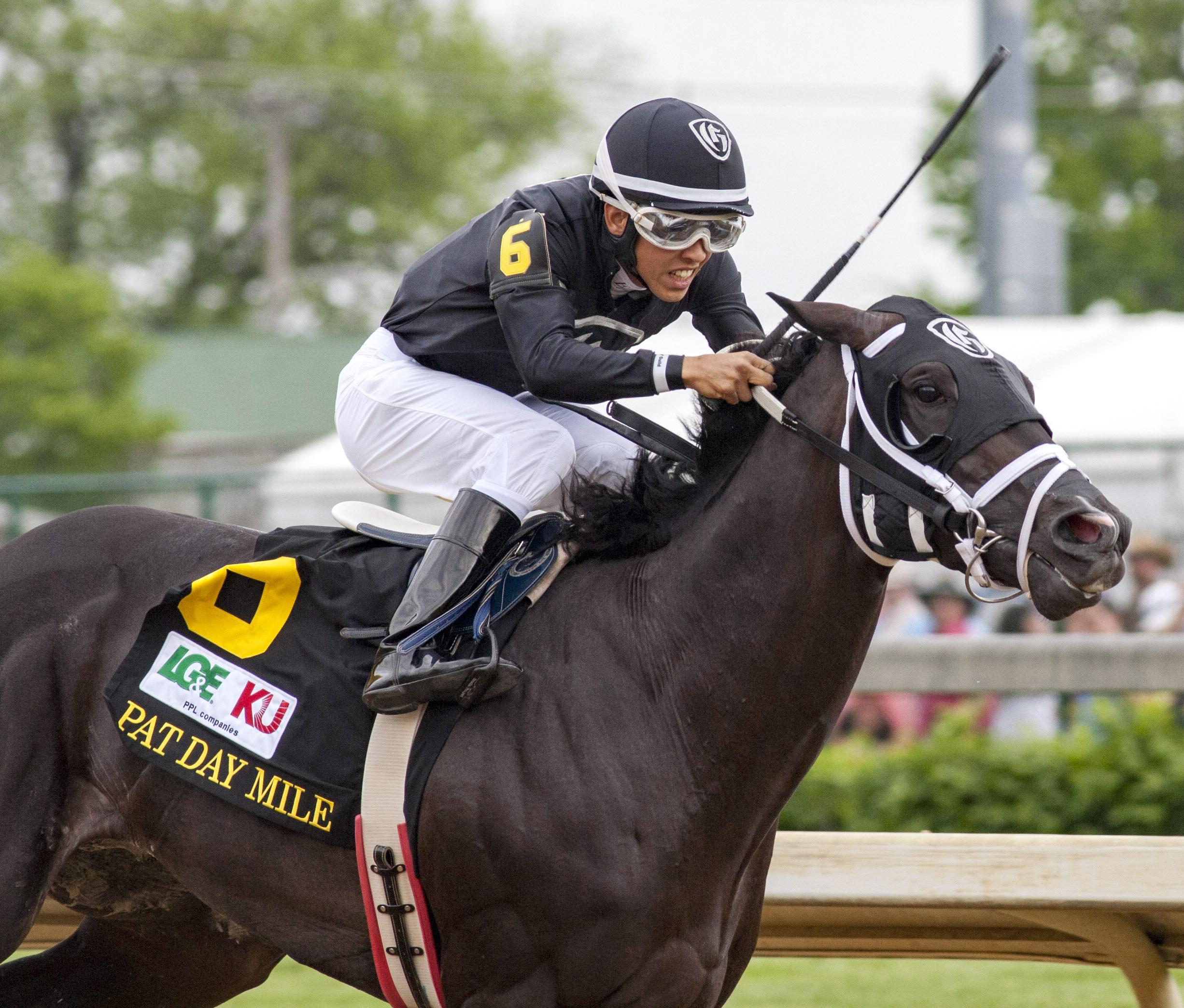 Sharp Azteca wins the Pat Day Mile