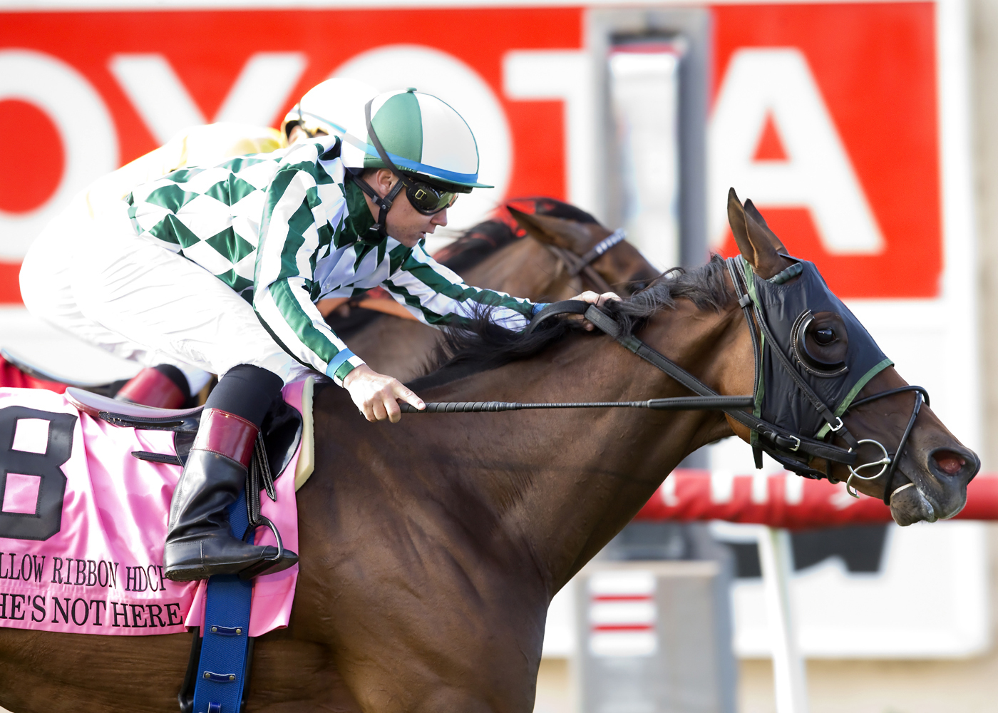She's Not Here wins the Yellow Ribbon Stakes