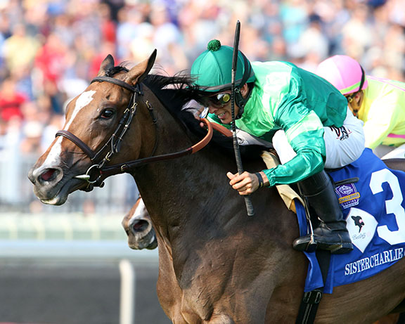 Sistercharlie wins the 2018 Beverly D.