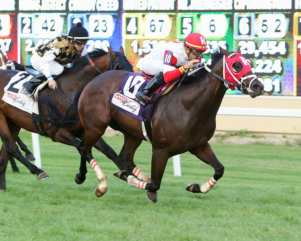 Sniper Kitten wins the 2018 Mystic Lake Derby