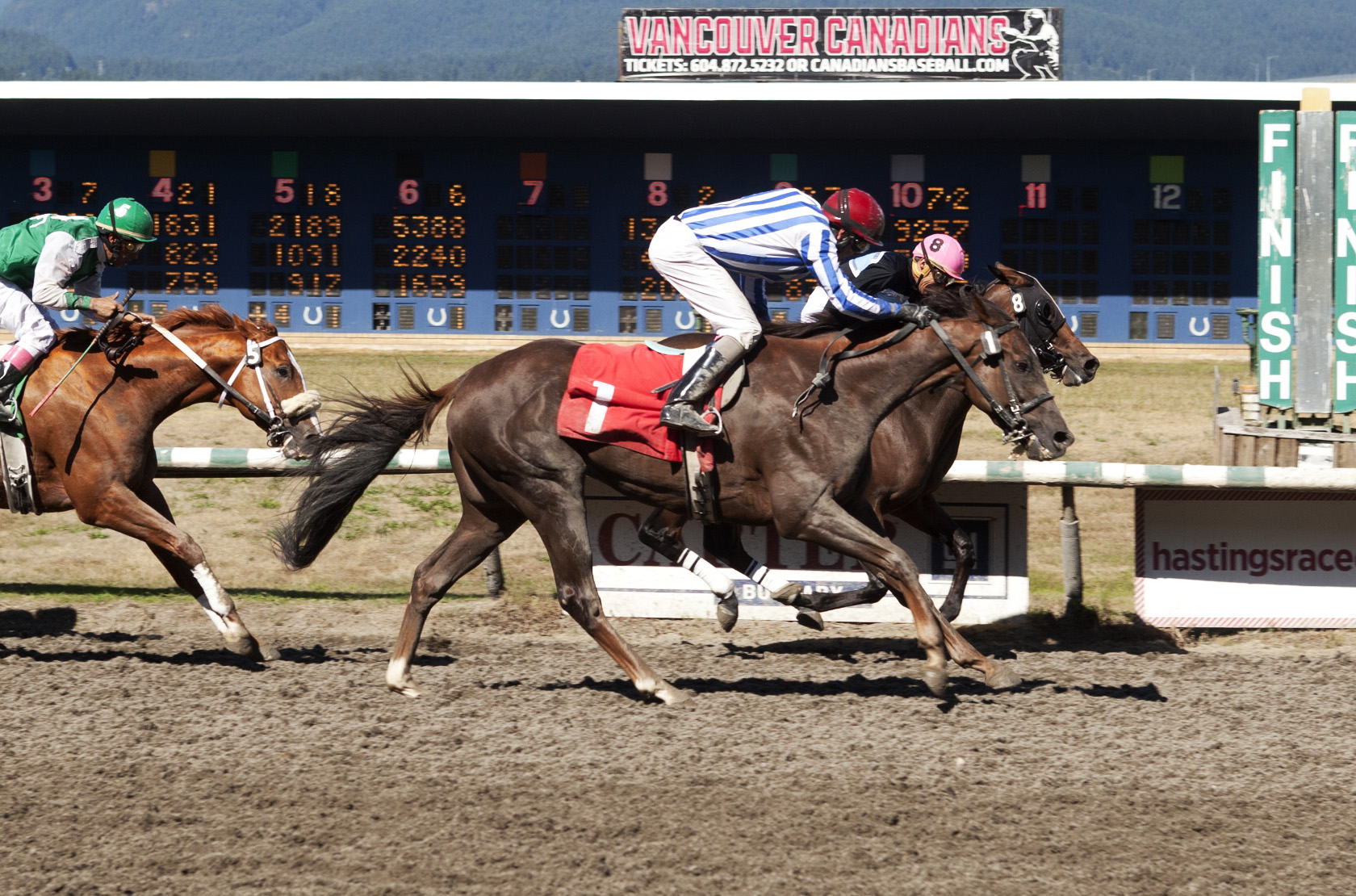 Square Dancer wins the Redekop Classic