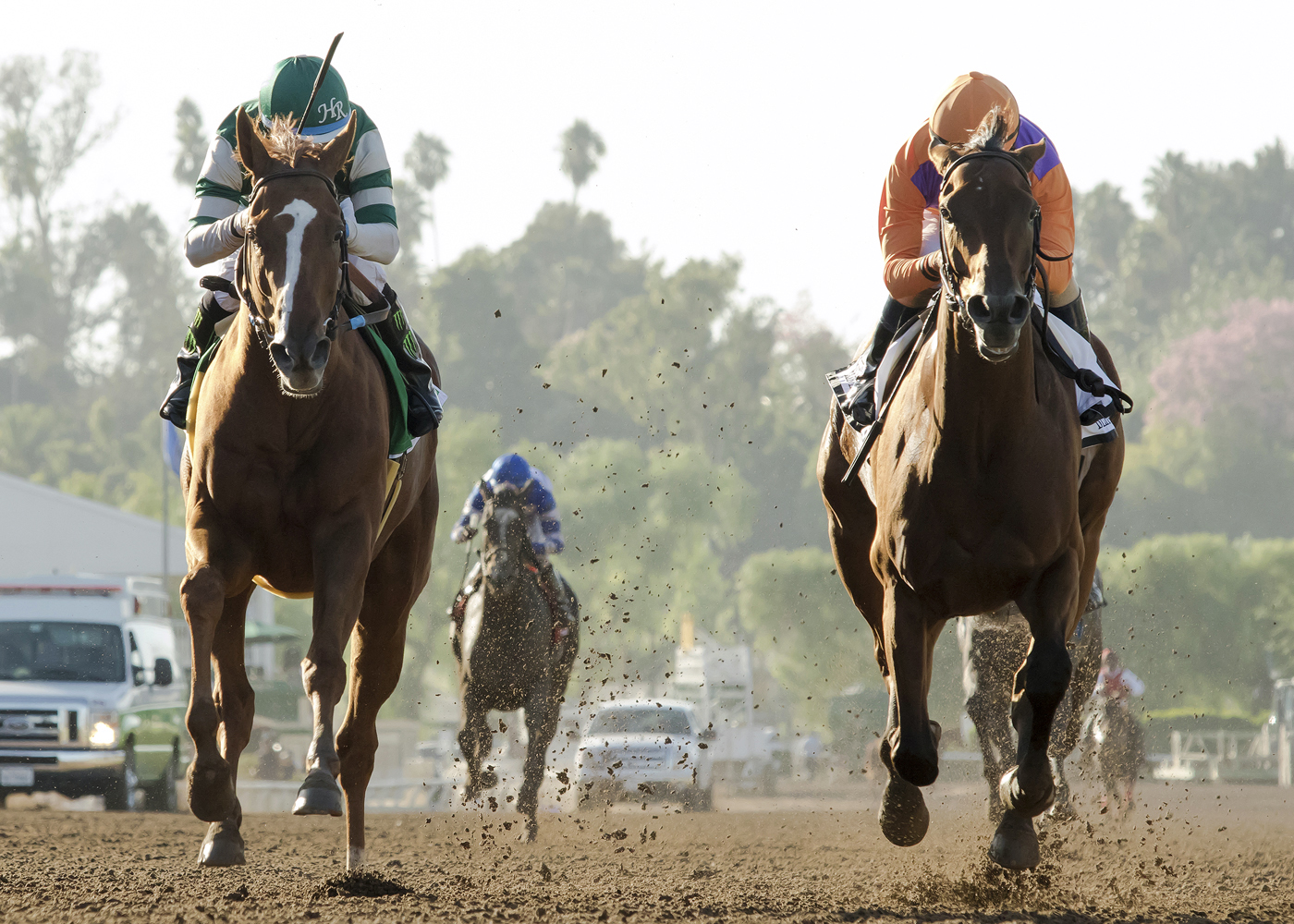 Stellar Wind wins the Zenyatta Stakes