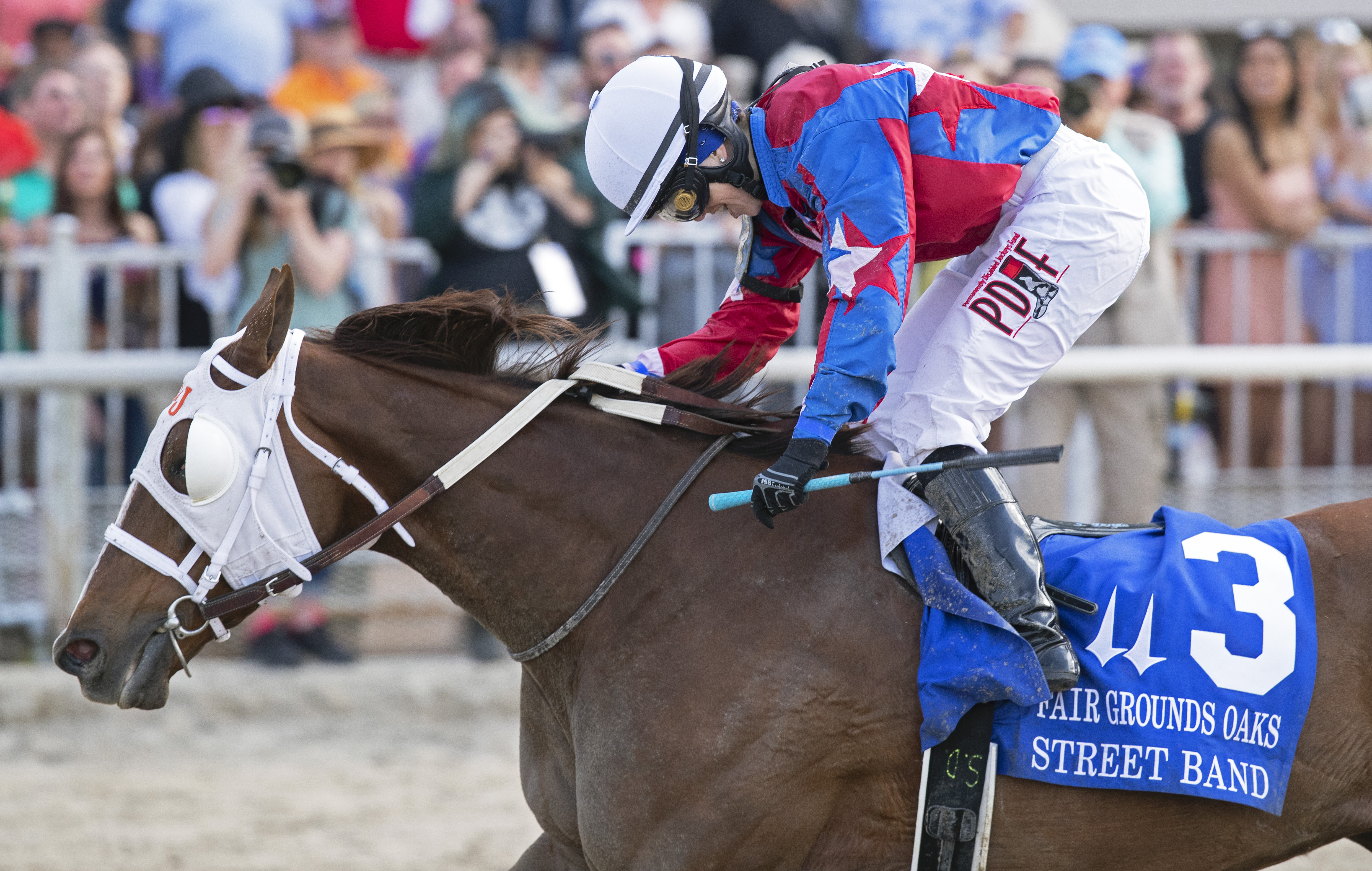 Street Band wins the 2019 Fair Grounds Oaks