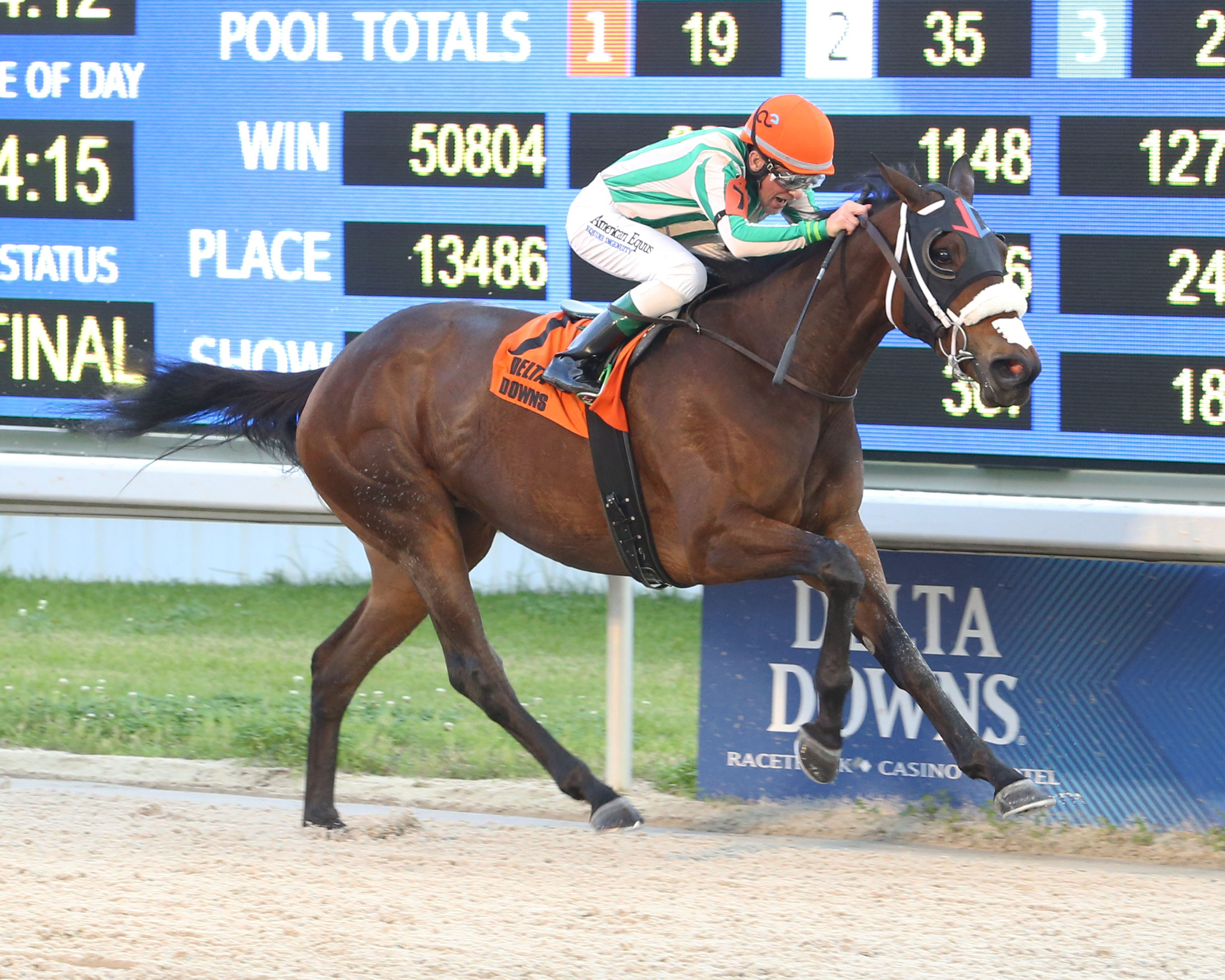 Strummer wins the Lookout Stakes at Delta Downs.12-31-2021