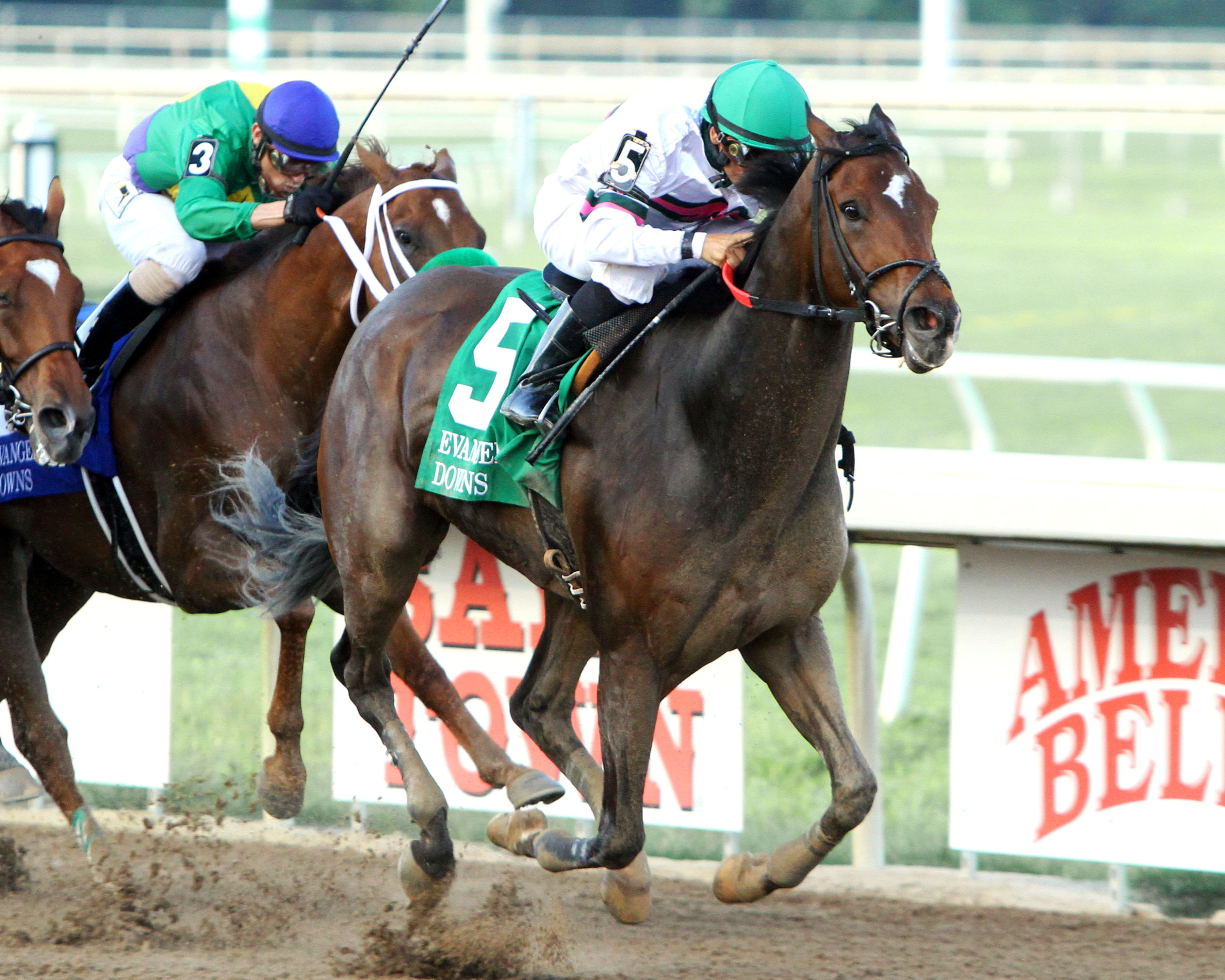 Sunbean wins the Evangeline Mile