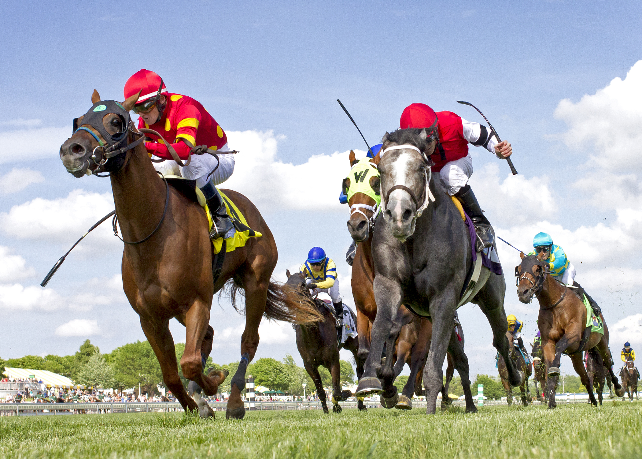 Surgical Strike wins the 2016 Arlington Classic