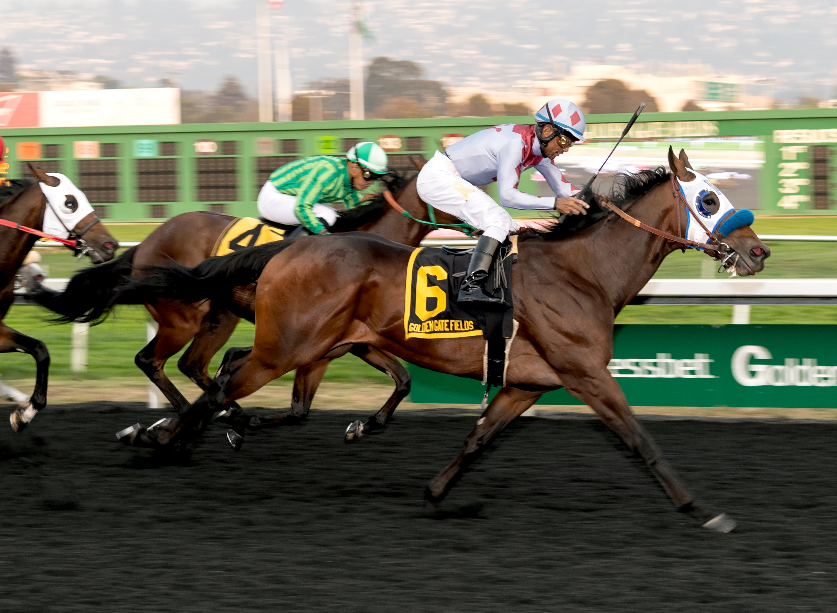 Tivan wins the 2018 Golden Nugget Stakes
