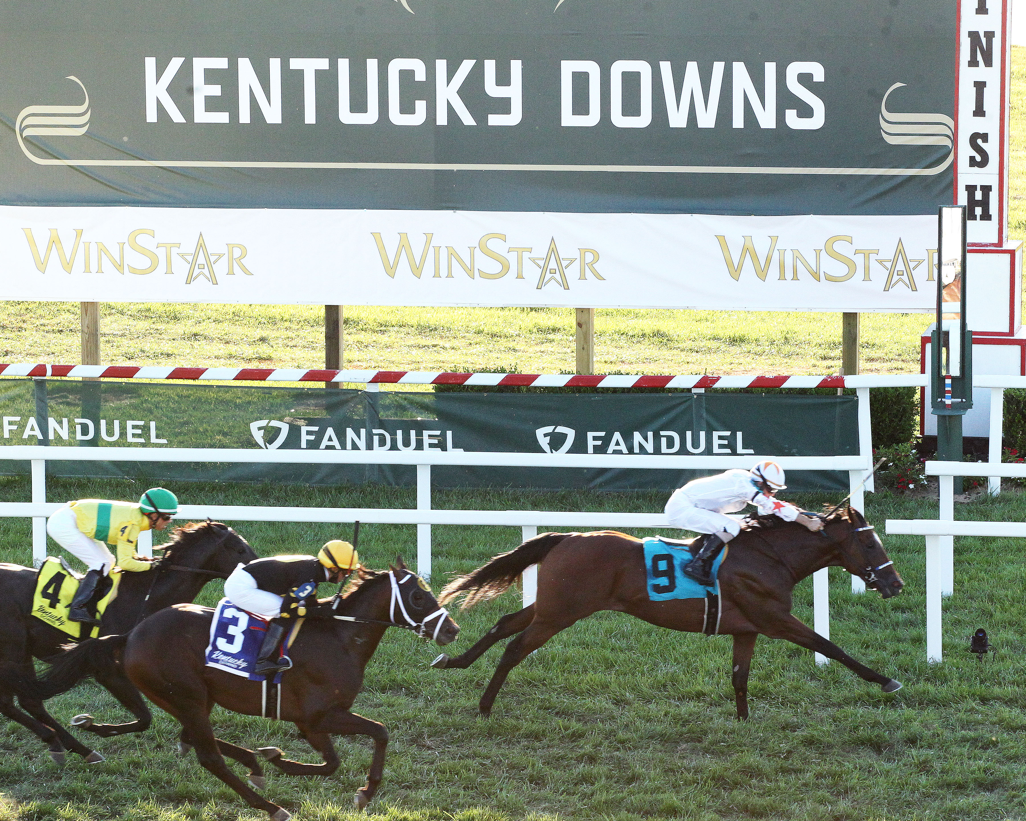 Tiz the Bomb, KD Juvenile Turf