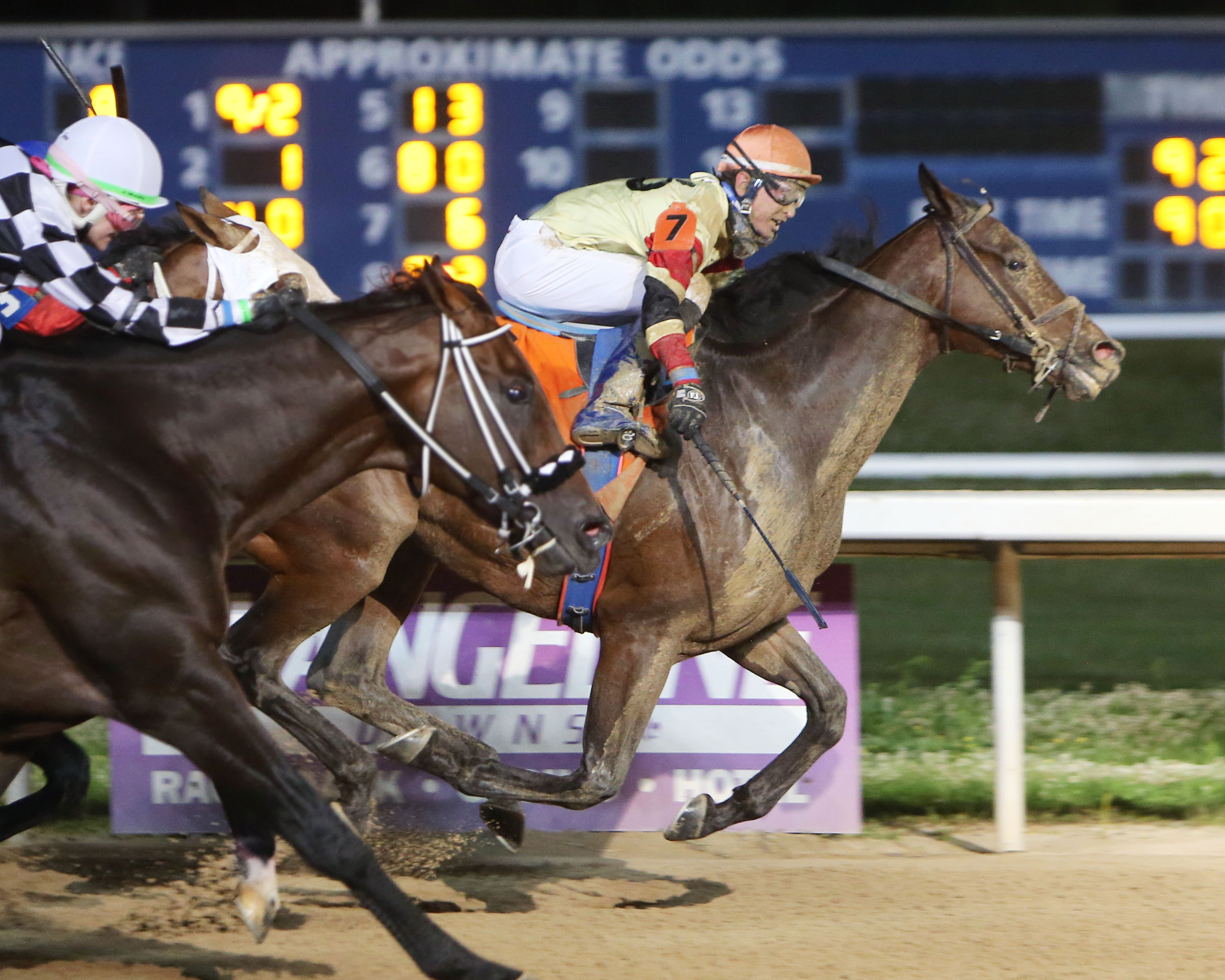 Treys Midnite Moon wins Evangeline Downs Classic 5-15-2021