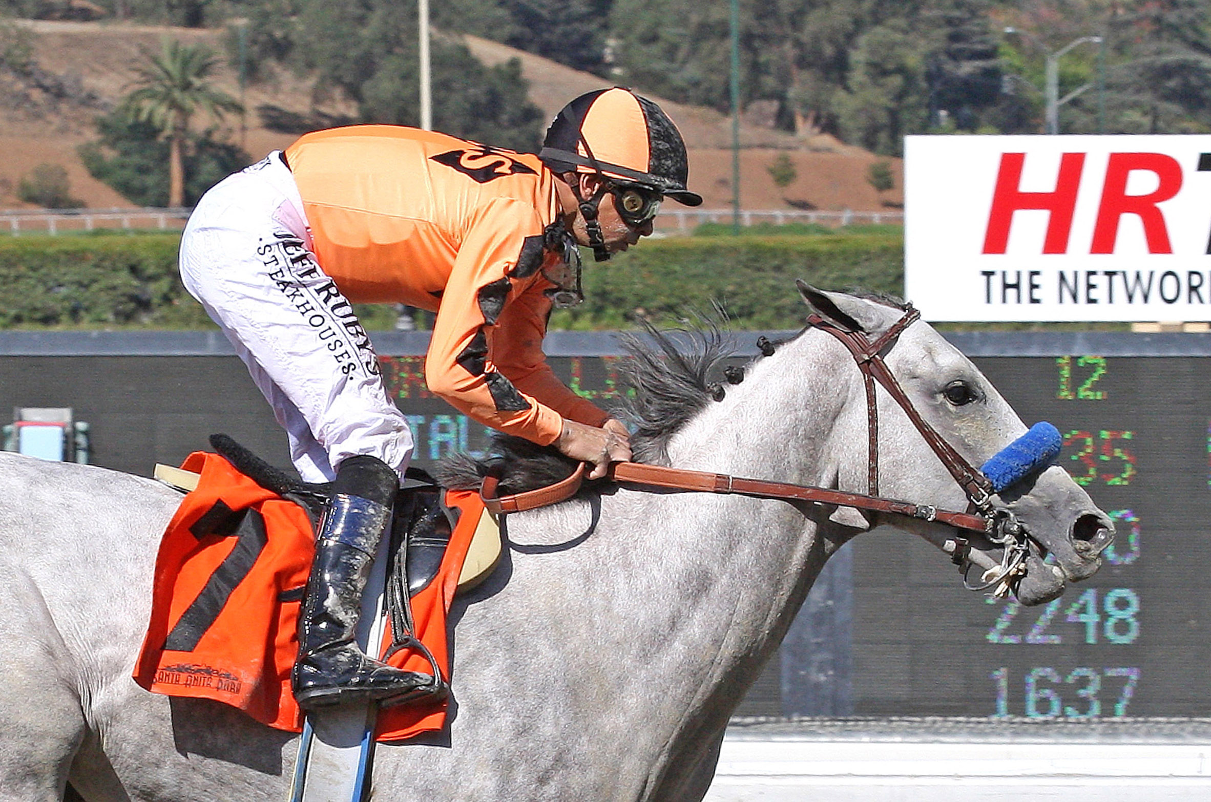 Tap It Rich wins a maiden