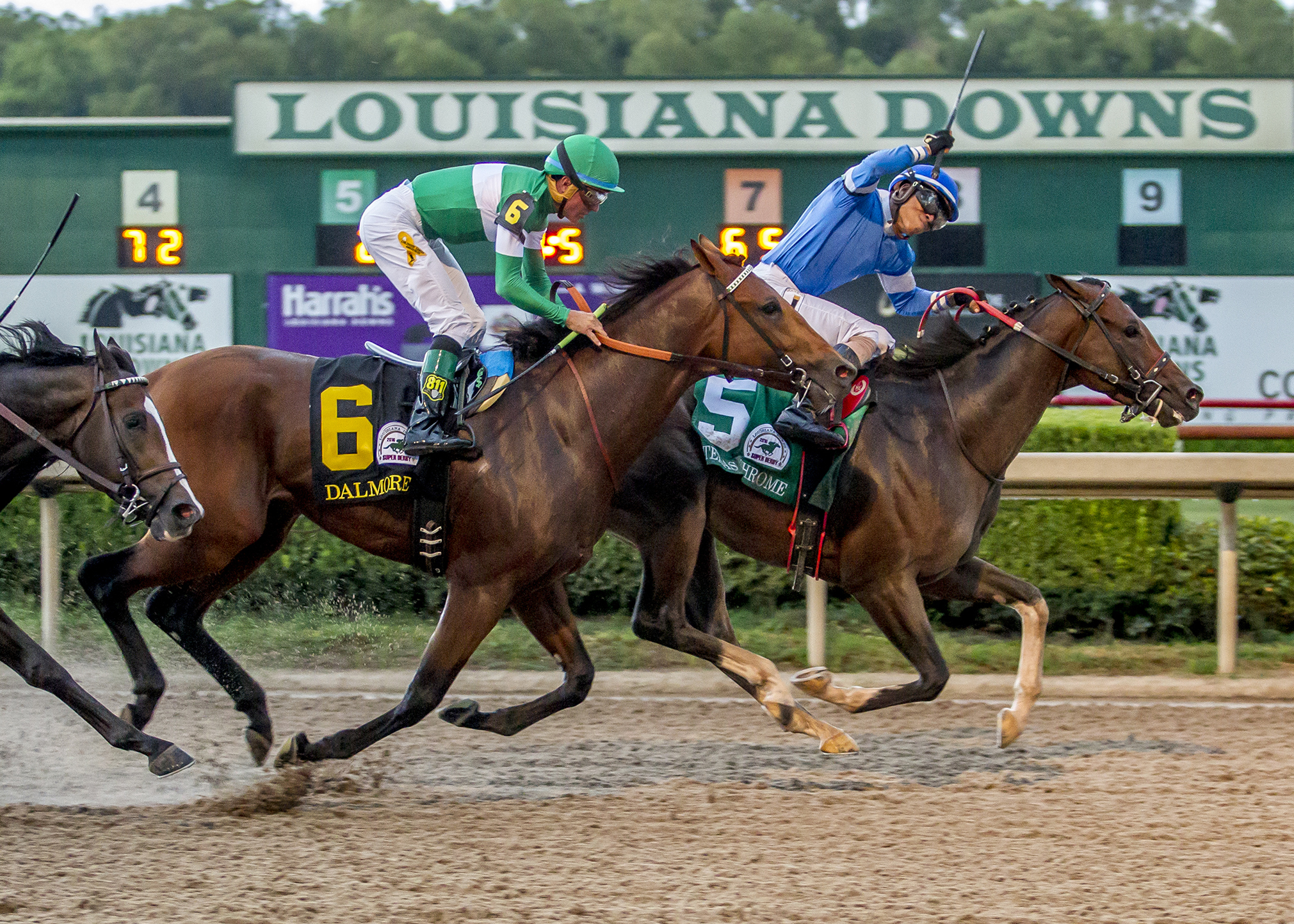 Texas Chrome wins the Super Derby