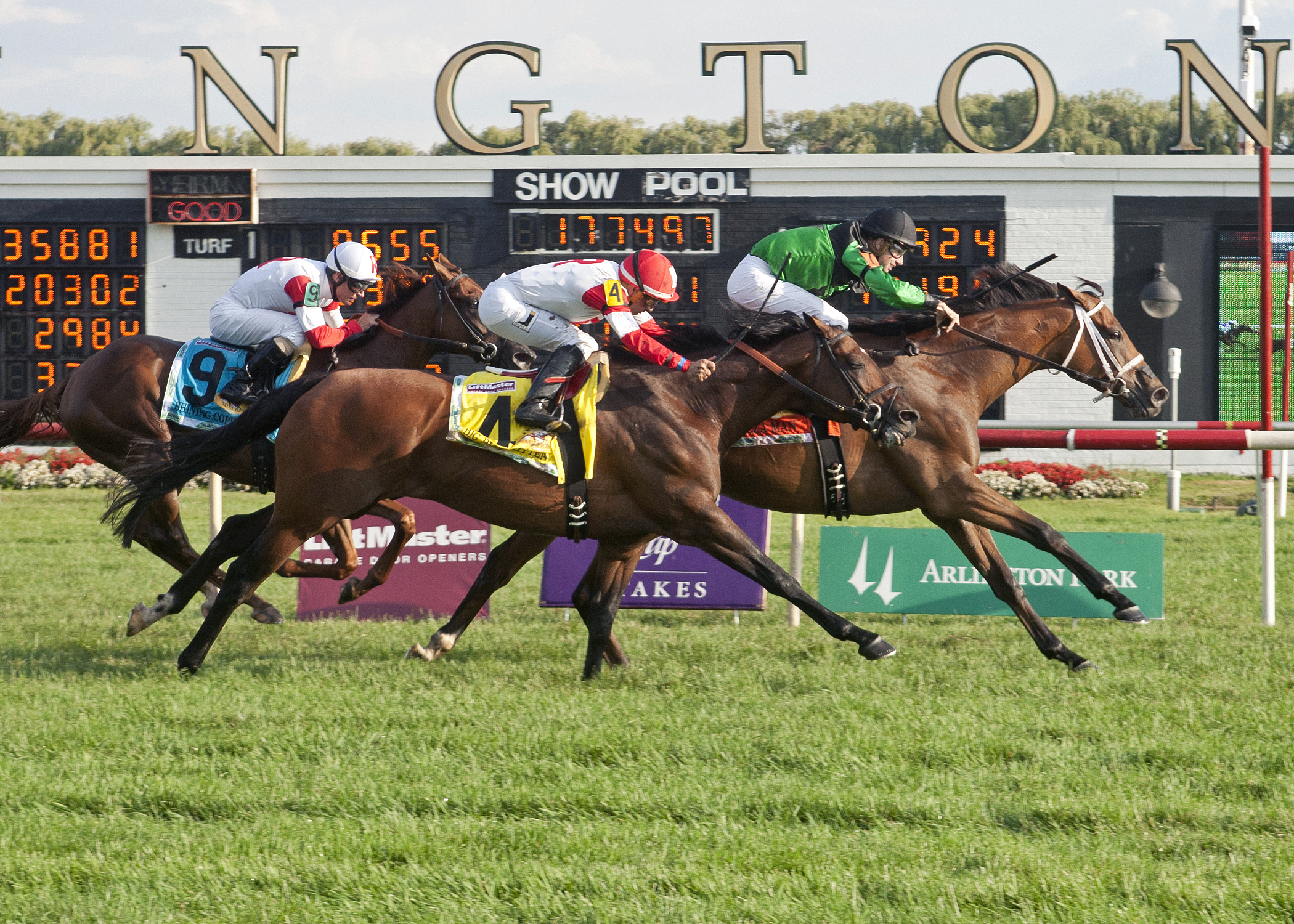 The Pizza Man wins the 2015 Arlington Million