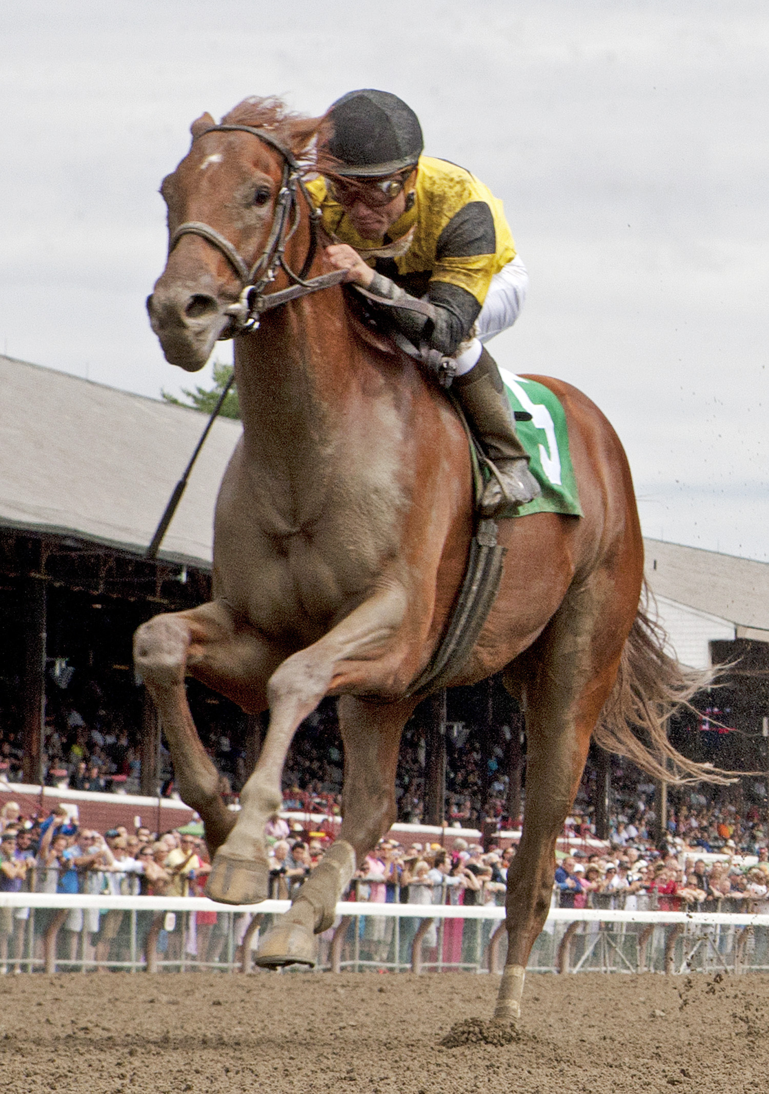 Three Alarm Fire wins a maiden race