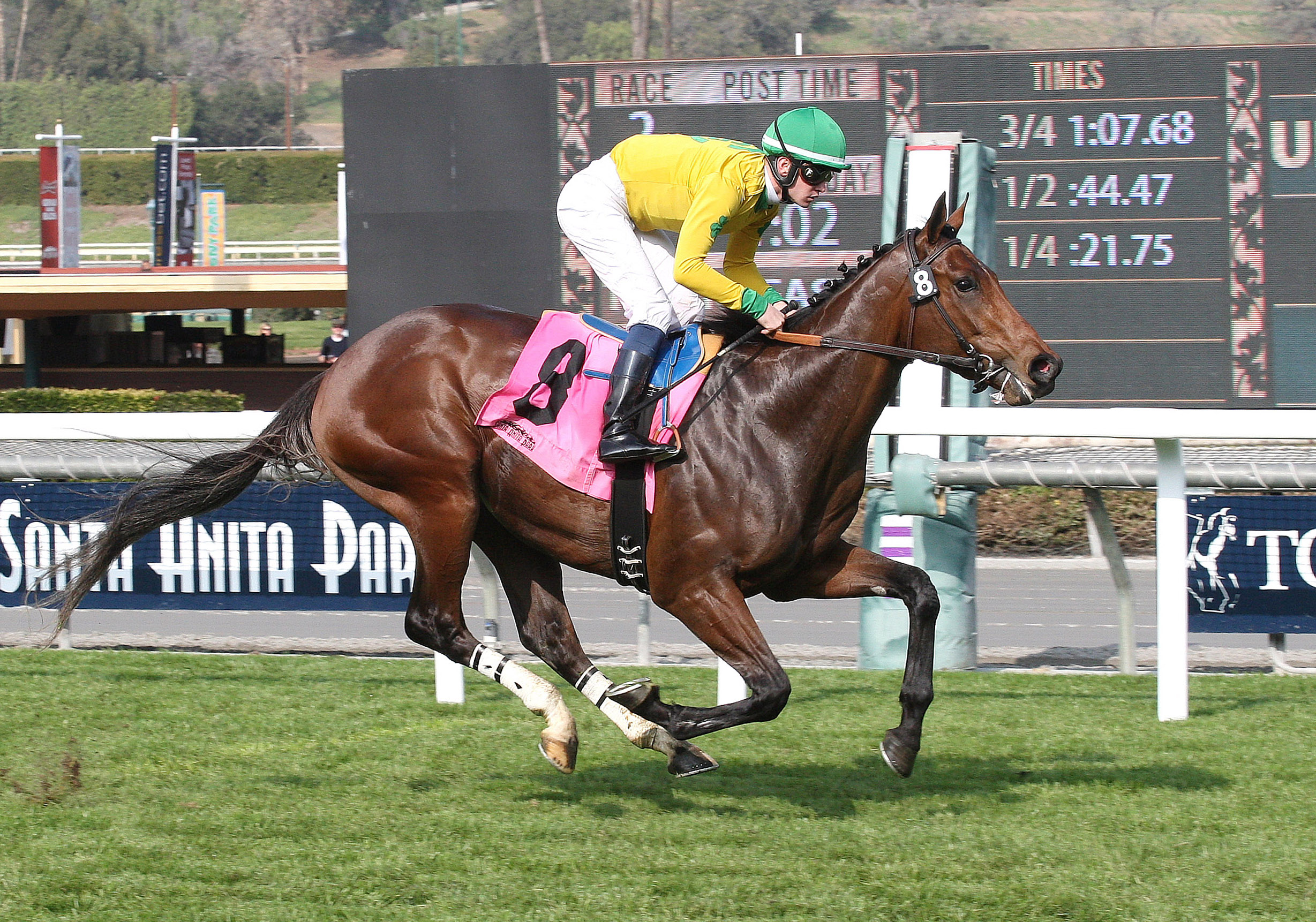Tiz a Billy wins a maiden race