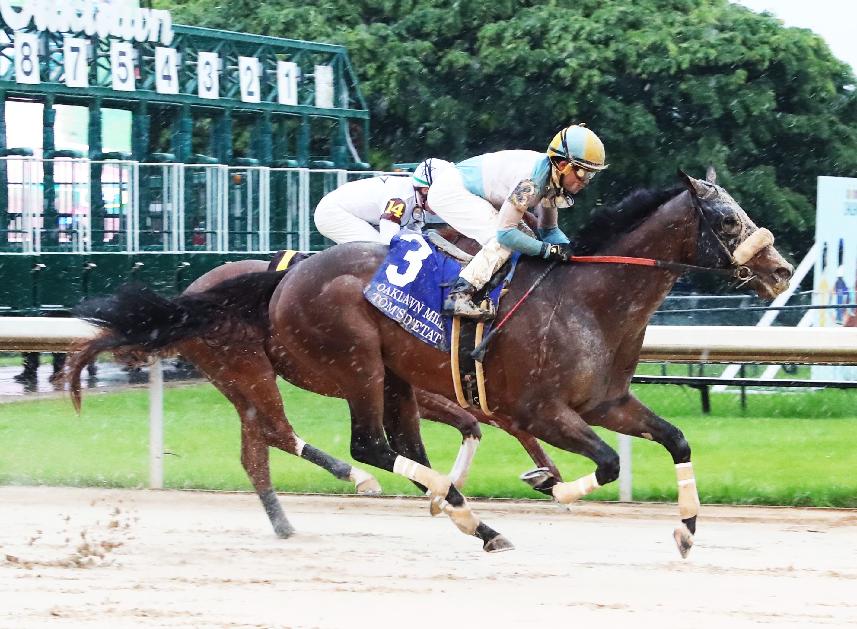 Tom's d'Etat overhauls Improbable to win the Oaklawn Mile 4-11-2020.CO