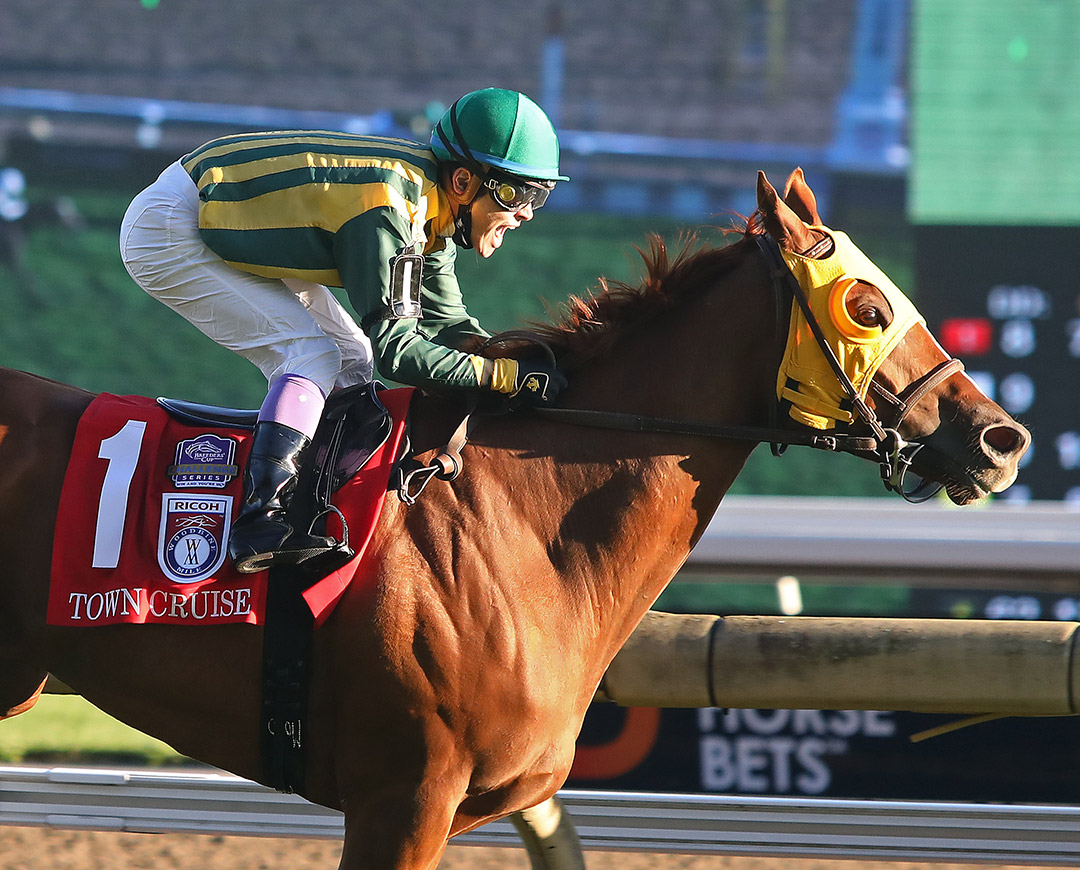 Town Cruise wins the 2021 Woodbine Mile at Woodbine Racetrack