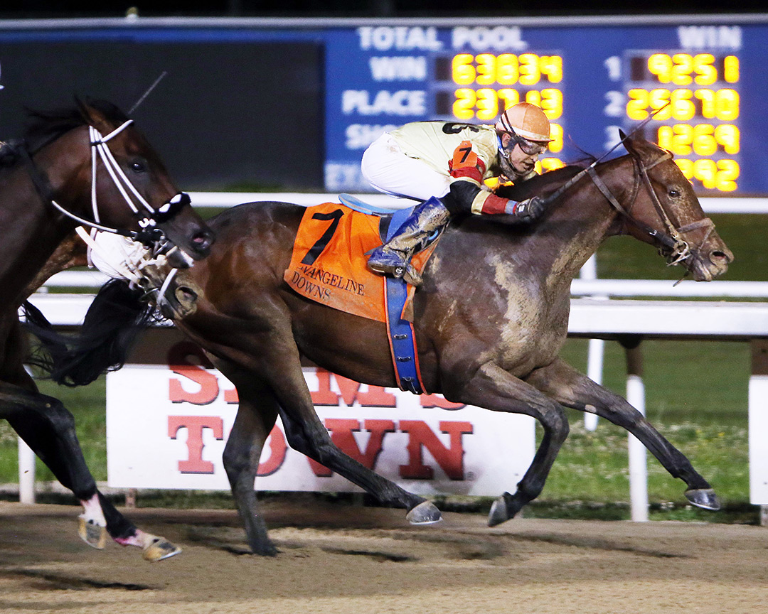 Treys Midnite Moon wins the 2021 Evangeline Downs Classic at Evangeline Downs