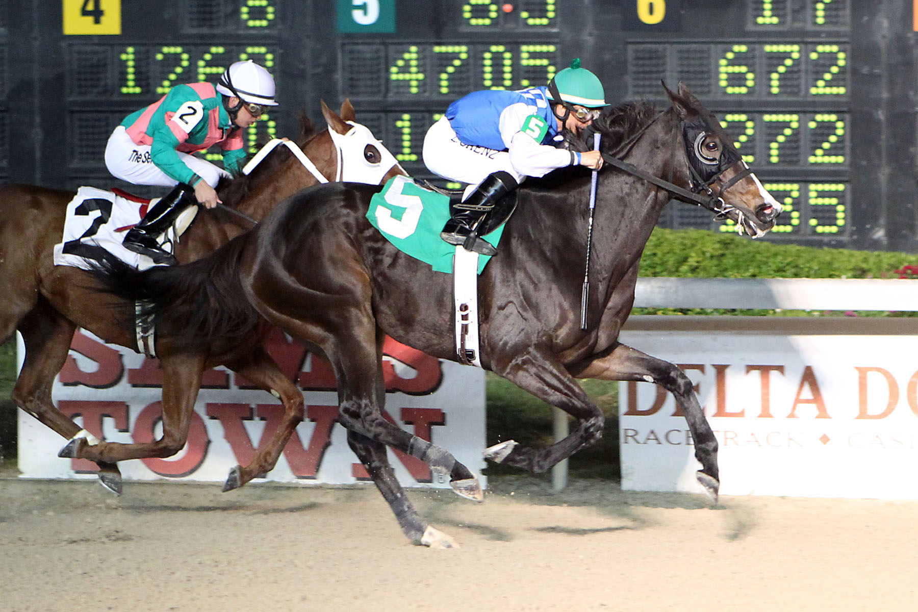 Tunica Girl wins an optional claiming race
