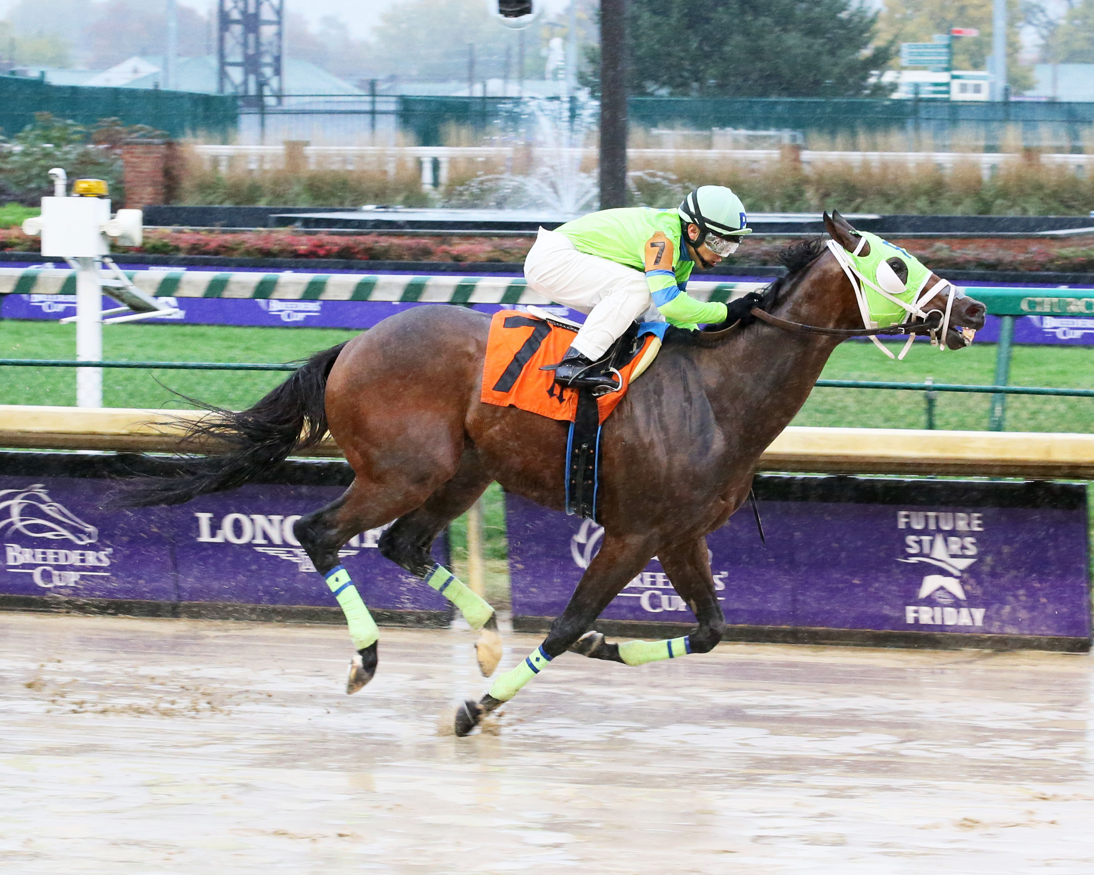 Uno Mas Modelo wins the 2018 Bet on Sunshine Stakes