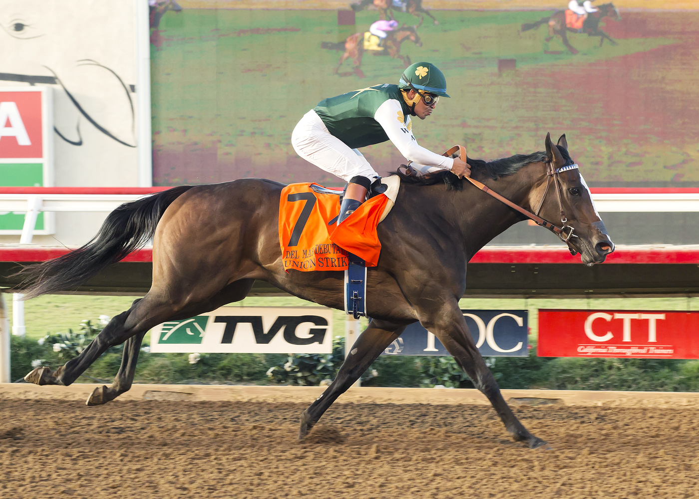 Union Strike wins the Del Mar Debutante